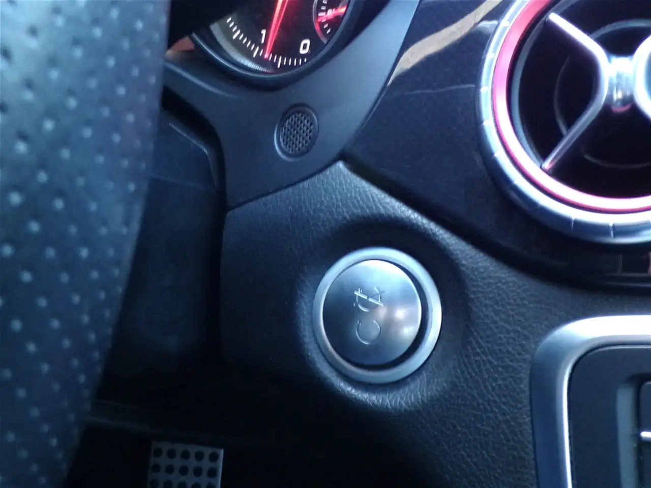Mercedes-Benz CLA снимка Mercedes-Benz CLA