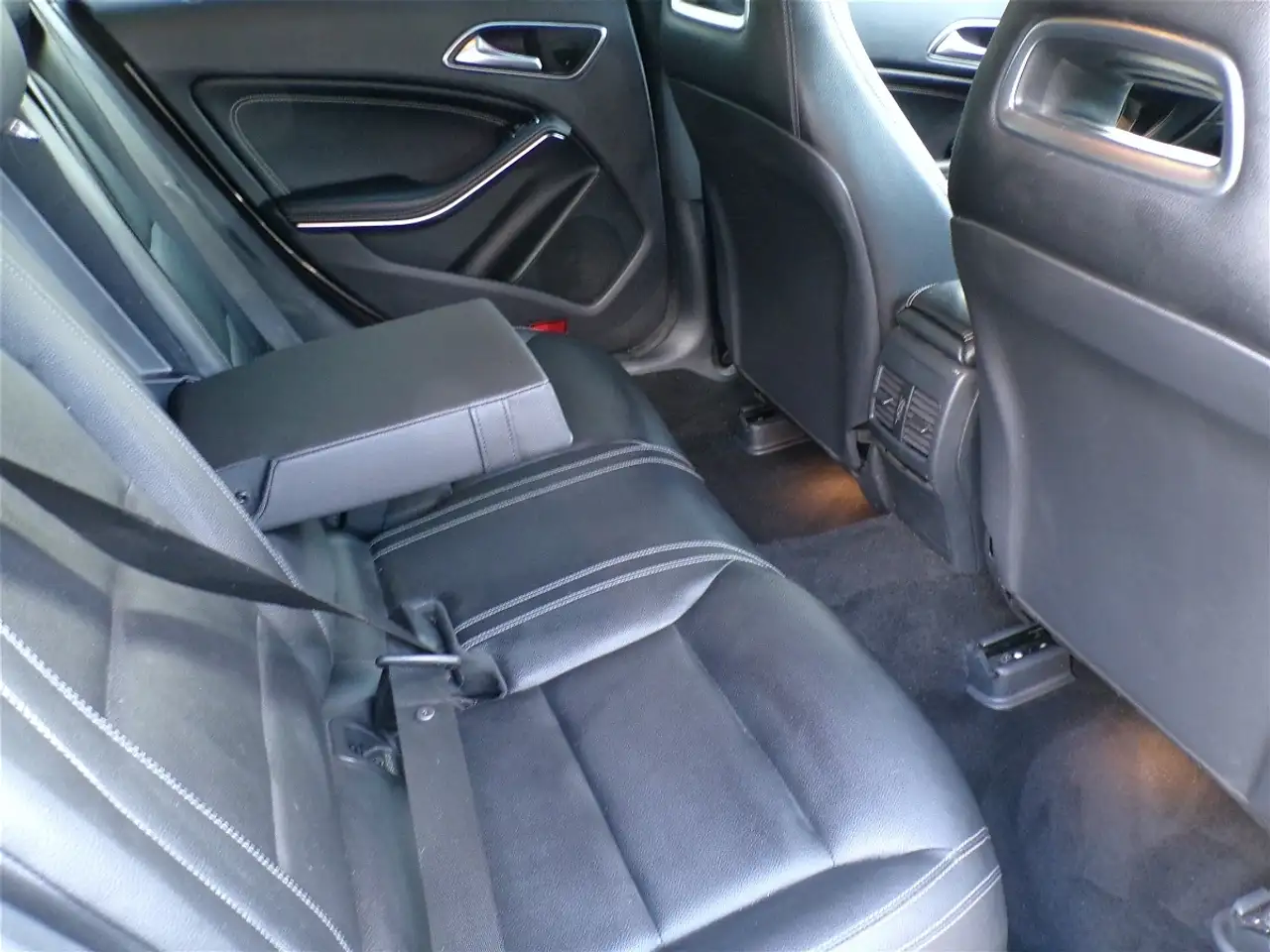Mercedes-Benz CLA снимка Mercedes-Benz CLA