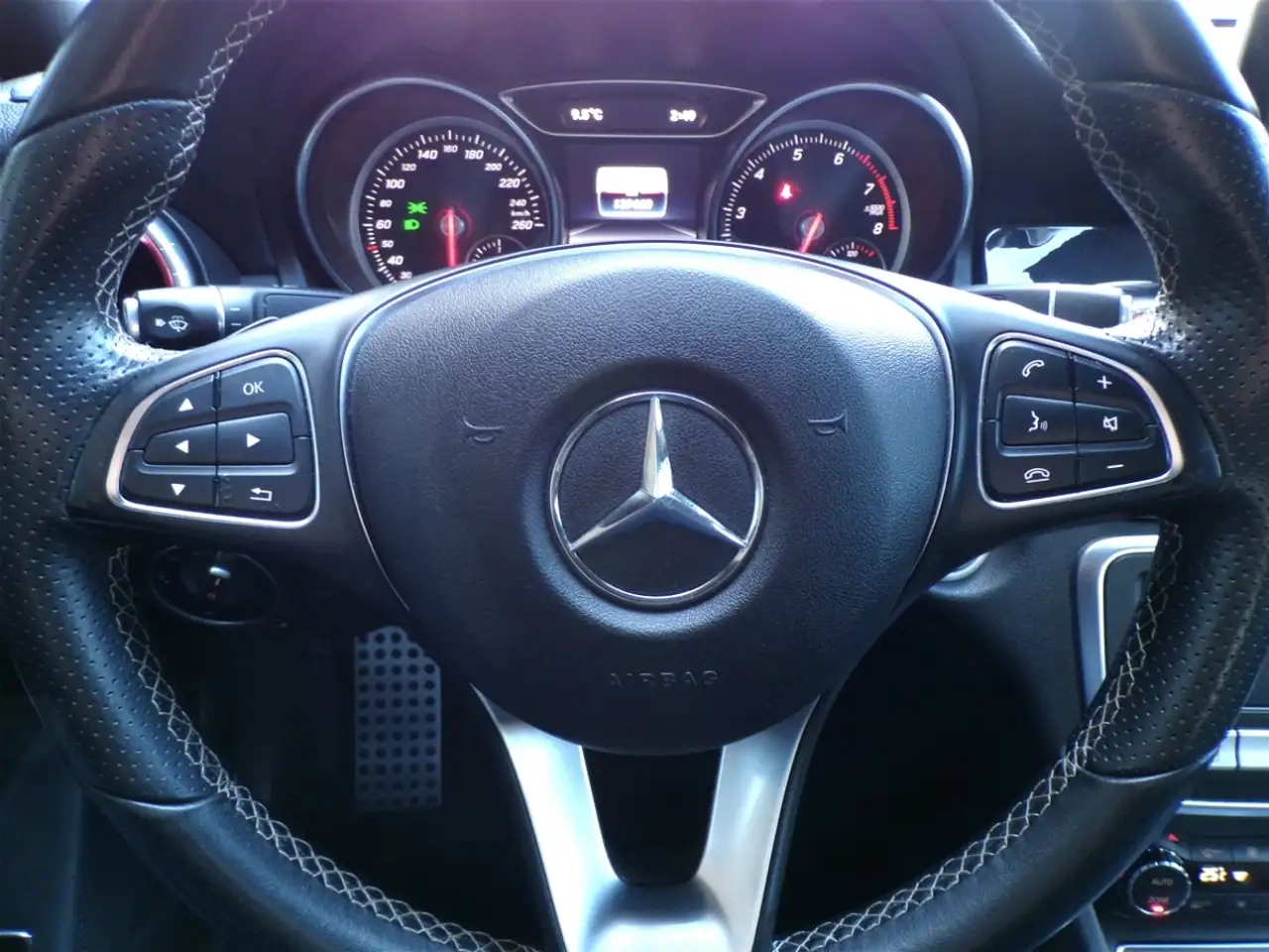 Mercedes-Benz CLA снимка Mercedes-Benz CLA