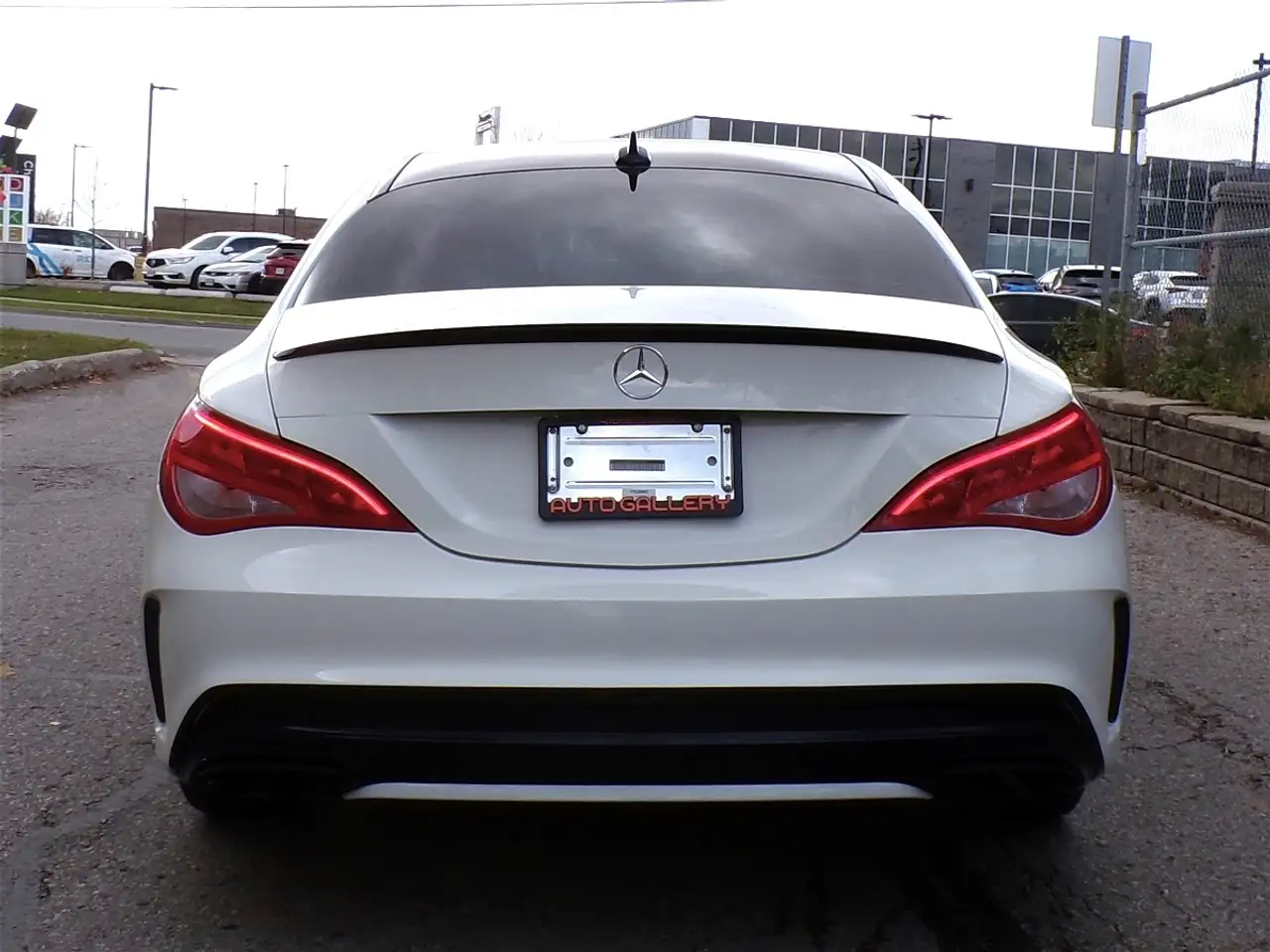 Mercedes-Benz CLA снимка Mercedes-Benz CLA