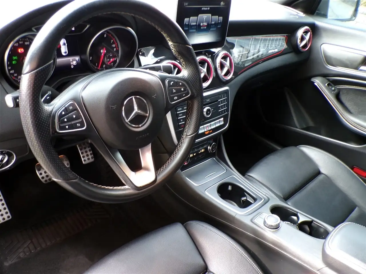 Mercedes-Benz CLA снимка Mercedes-Benz CLA