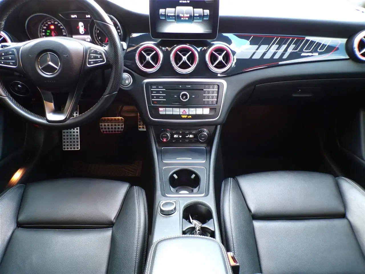 Mercedes-Benz CLA снимка Mercedes-Benz CLA