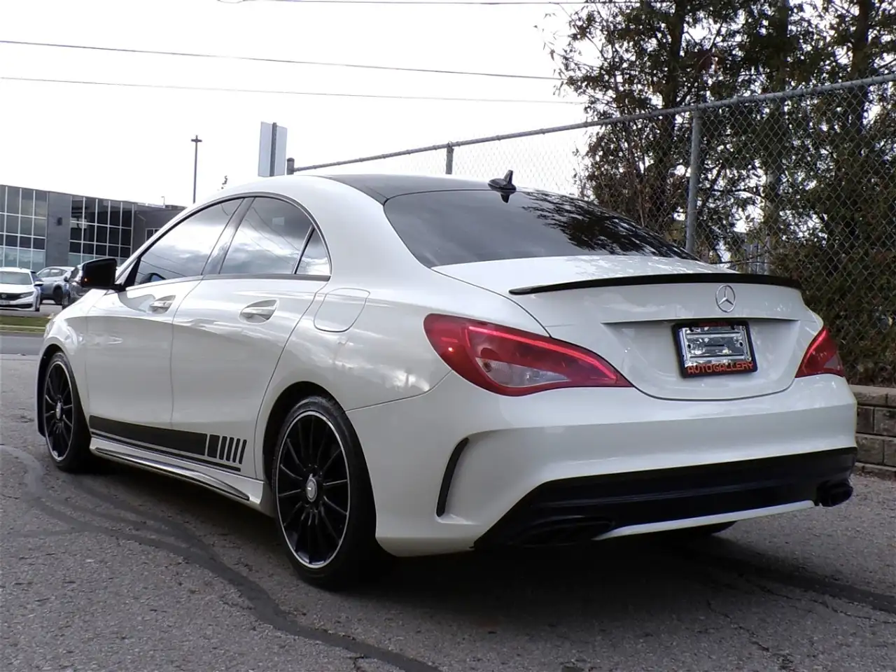 Mercedes-Benz CLA снимка Mercedes-Benz CLA