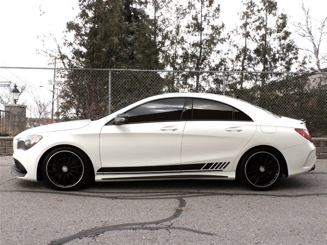 Mercedes-Benz CLA снимка Mercedes-Benz CLA