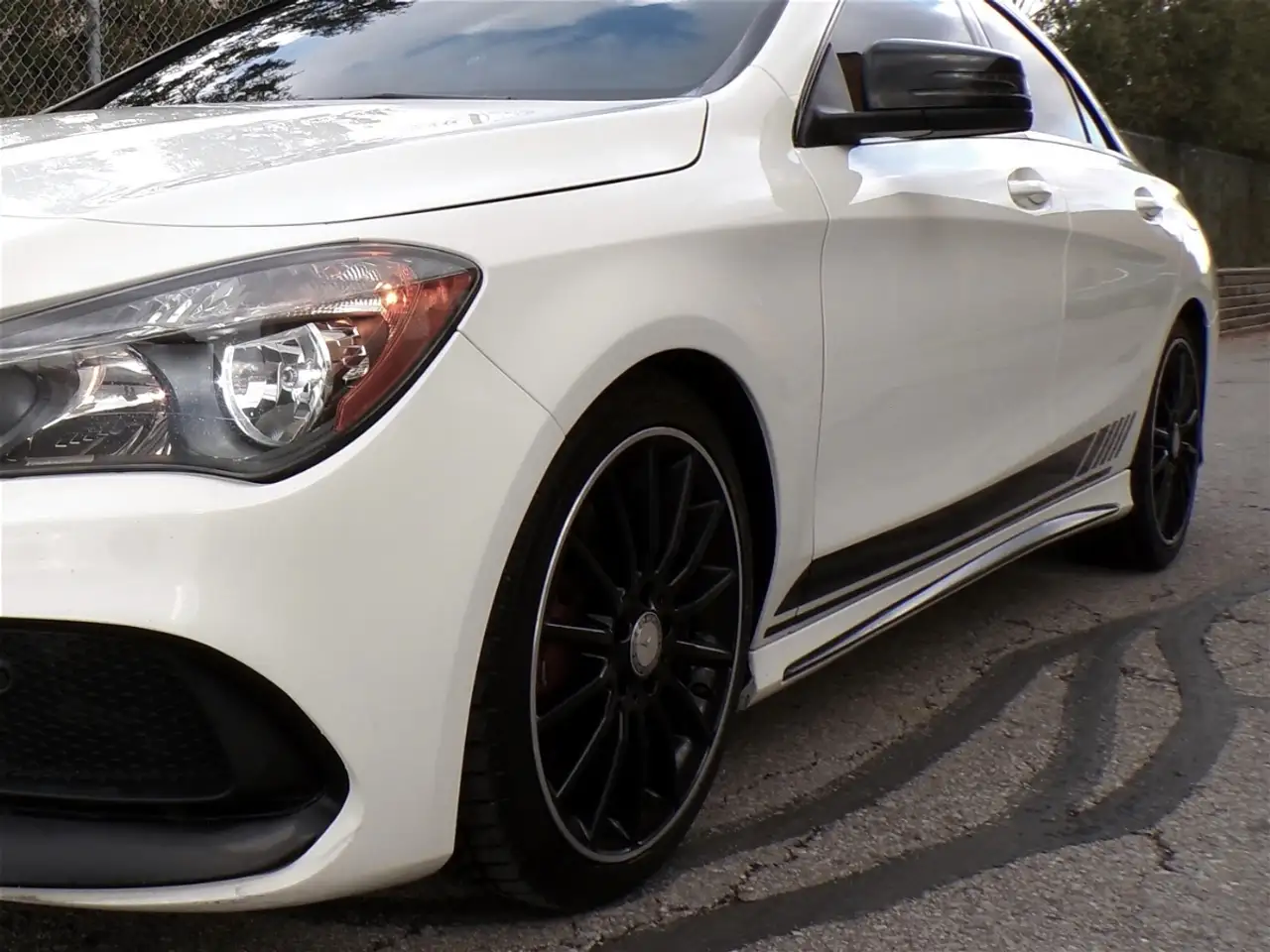 Mercedes-Benz CLA снимка Mercedes-Benz CLA