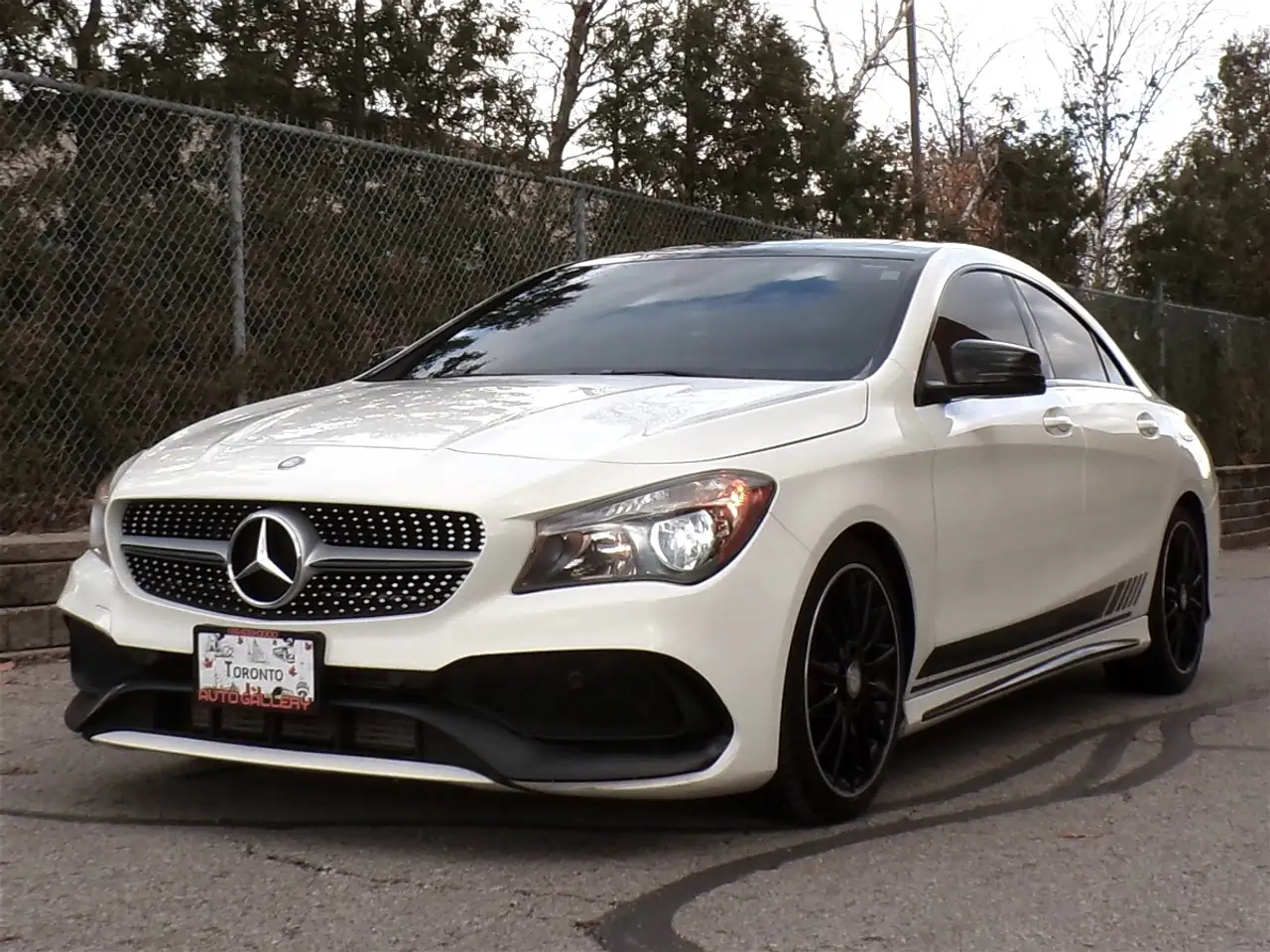 Mercedes-Benz CLA снимка Mercedes-Benz CLA