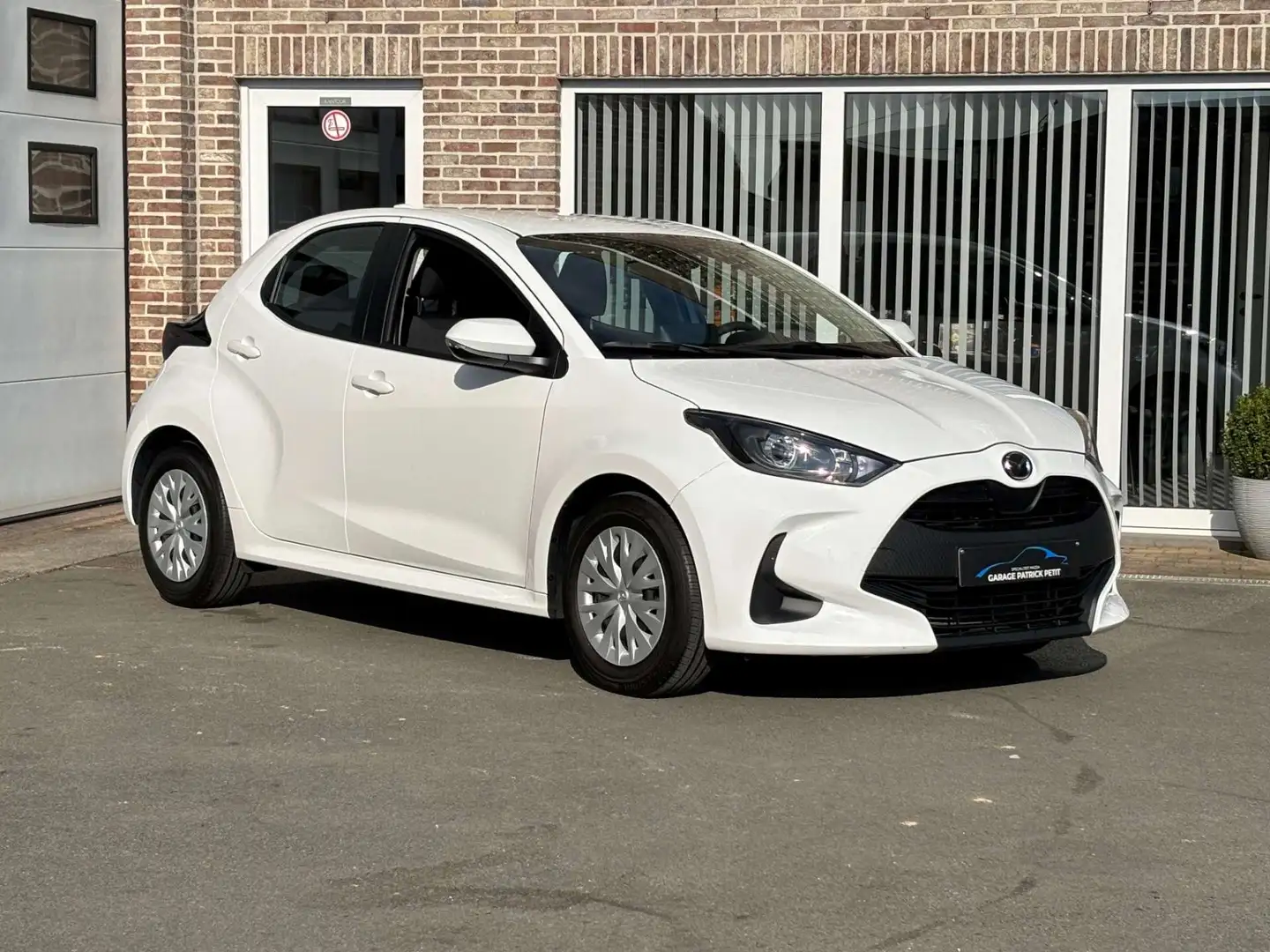 Mazda 2 HYBRIDE 1.5 VVT-i Pure / 37000km / BTW AFTRB Wit - 1