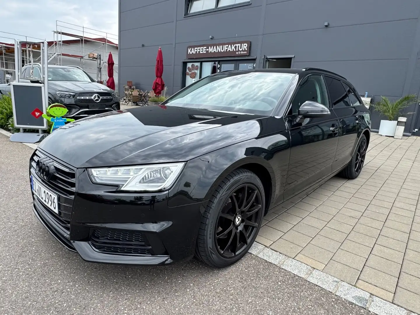 Audi A4 Avant 35 TDI design Schwarz - 1