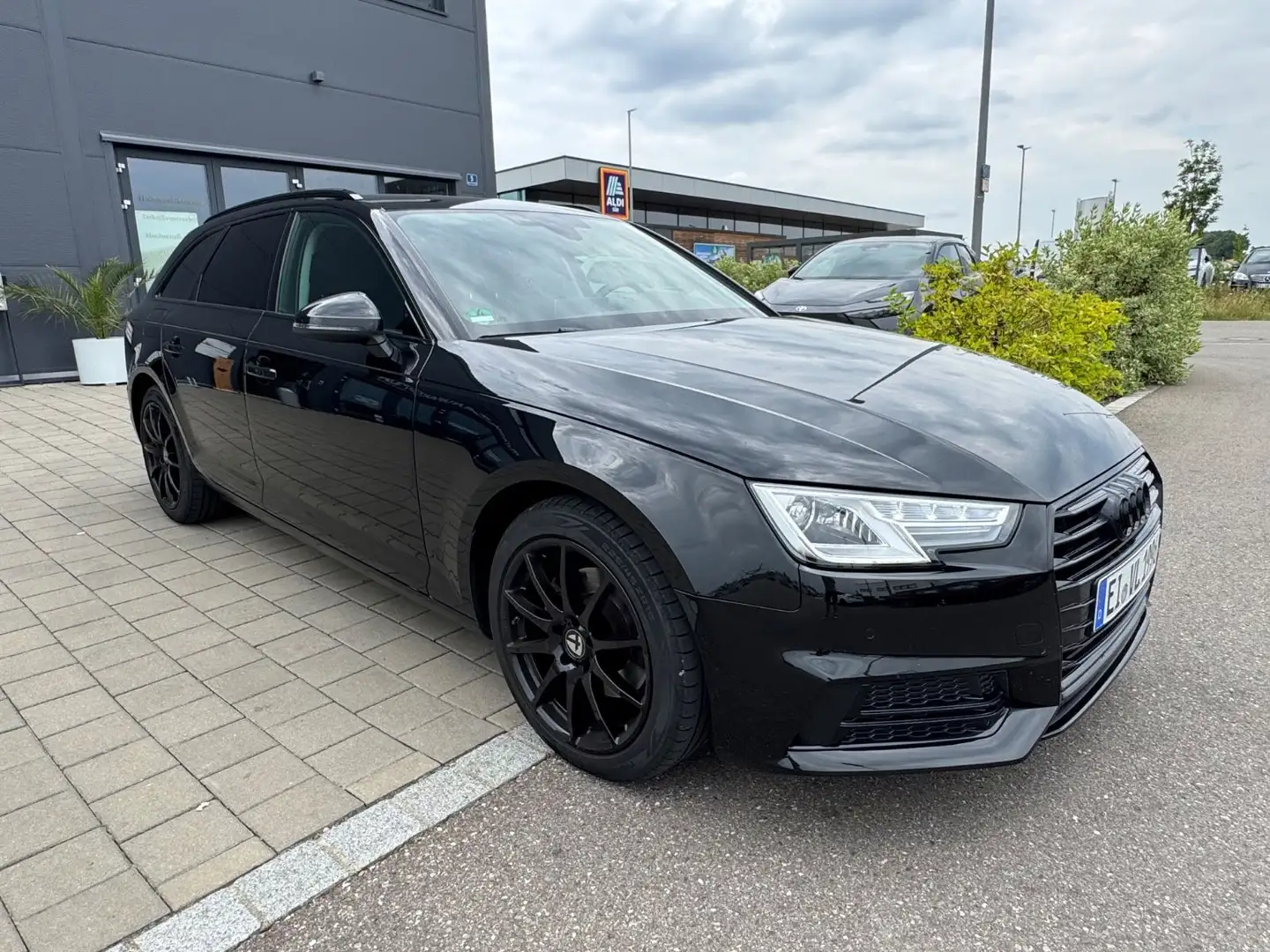 Audi A4 Avant 35 TDI design Schwarz - 2