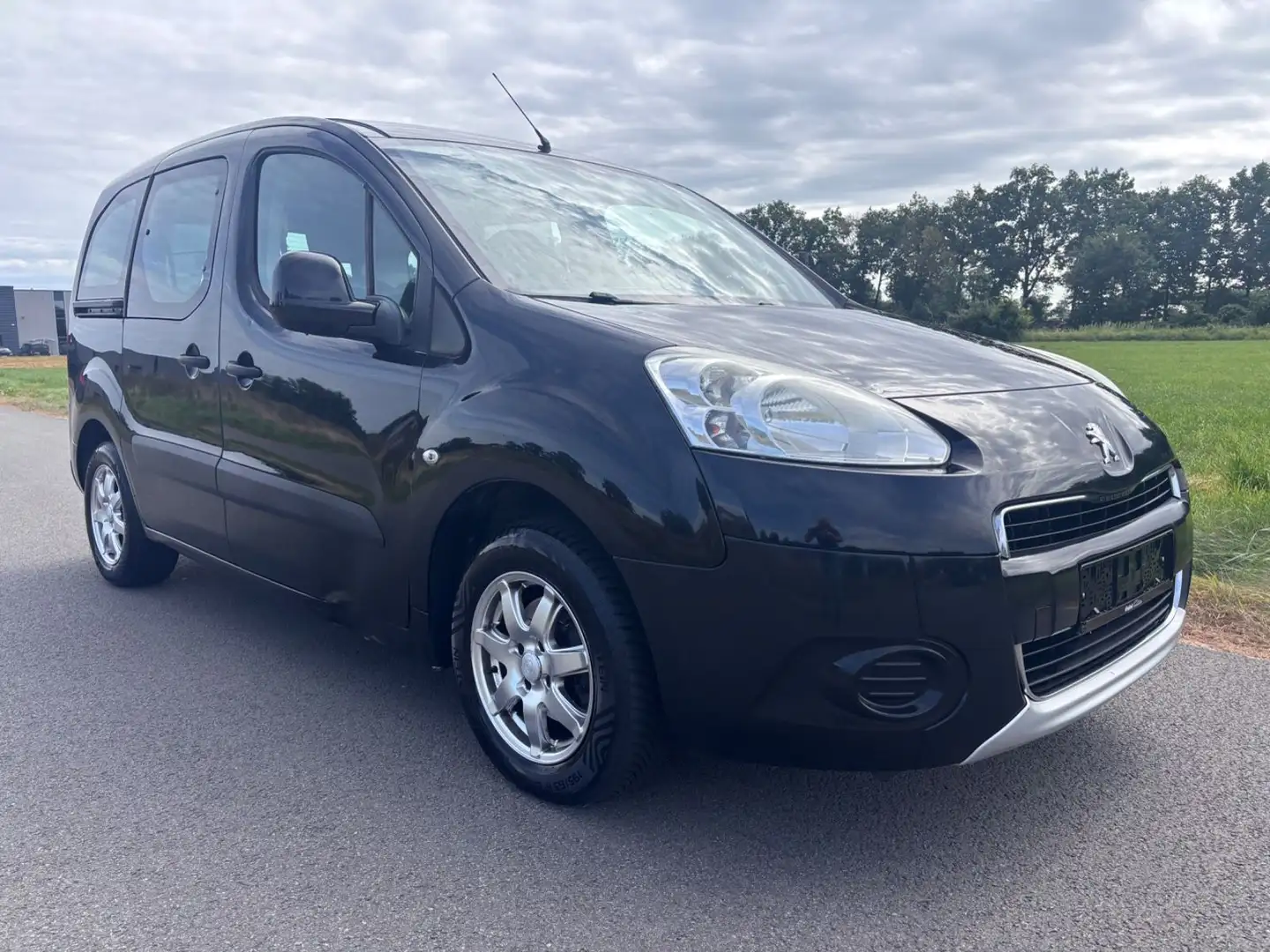 Peugeot Partner Active 1,6 HDI-Klima-Alu-Eur5 Schwarz - 1