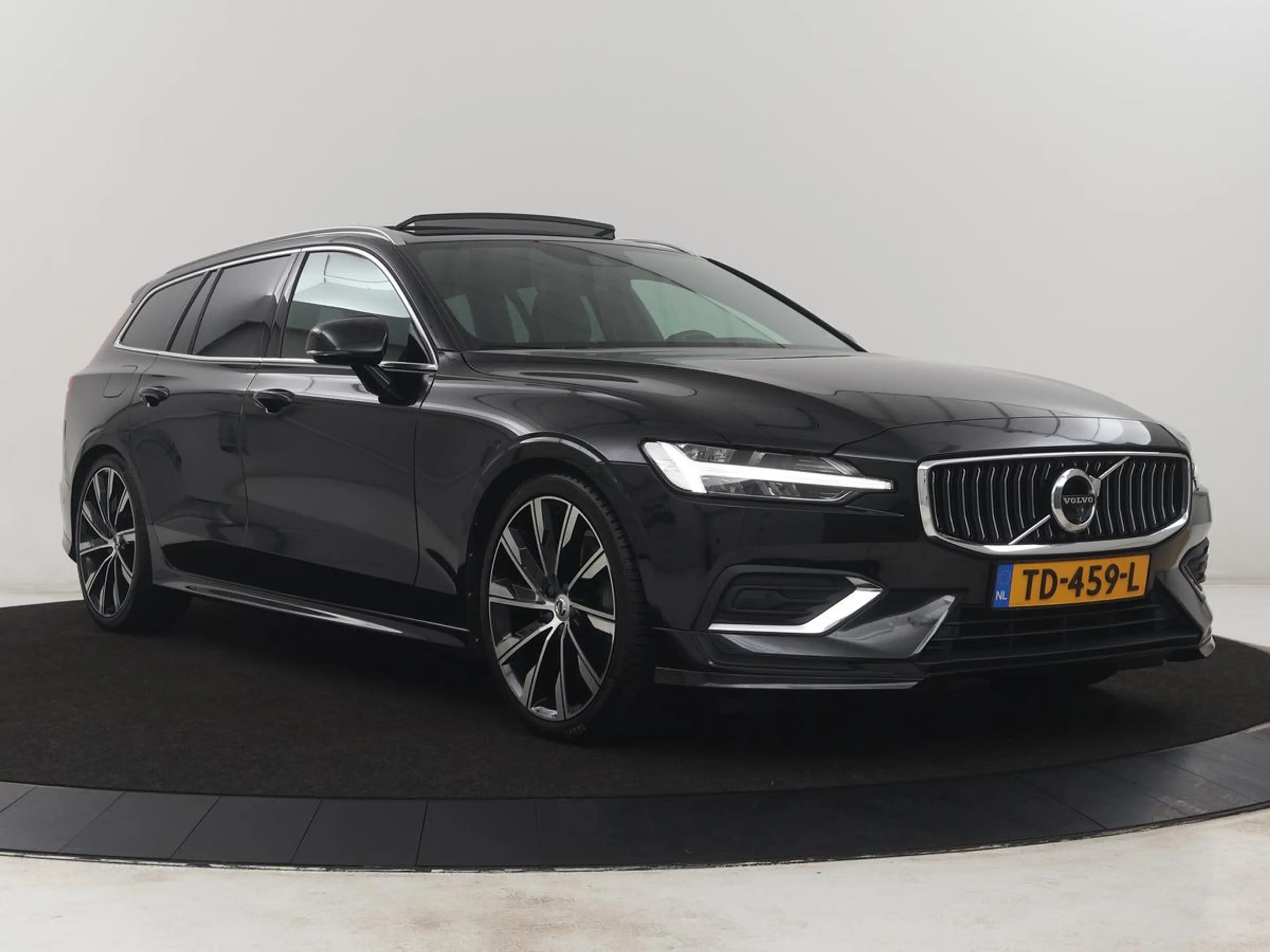 Volvo V60 2.0 T6 AWD Inscription 310PK Inscription | Bowers — photo 45