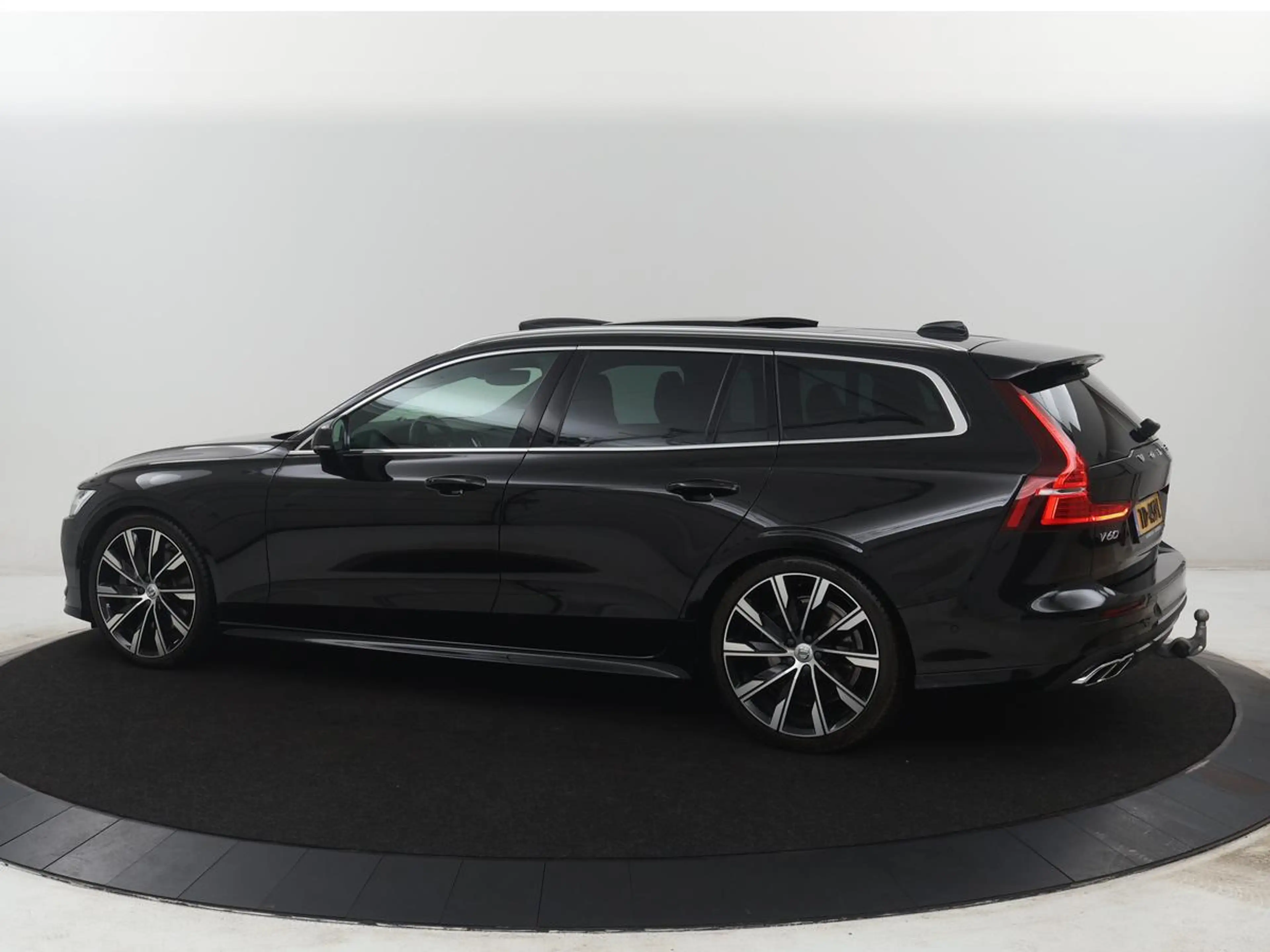 Volvo V60 2.0 T6 AWD Inscription 310PK Inscription | Bowers — photo 2