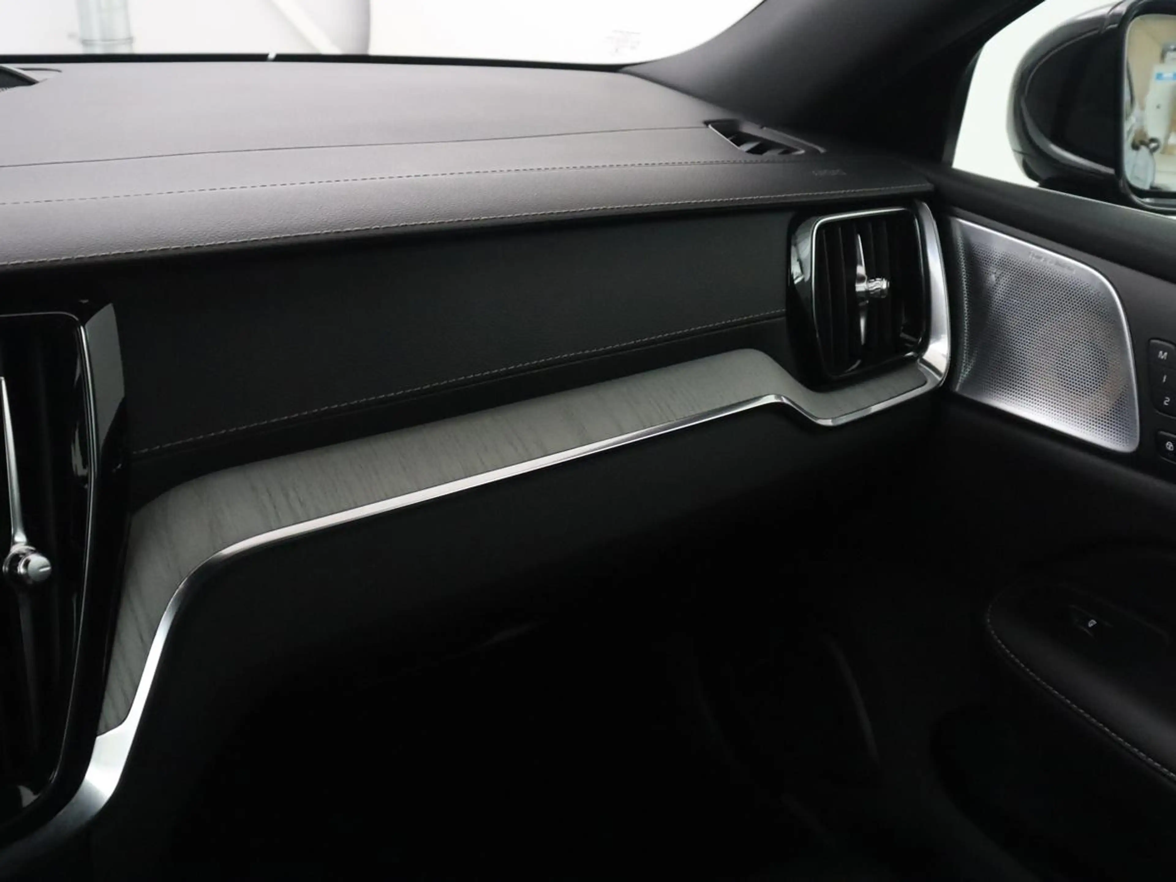 Volvo V60 2.0 T6 AWD Inscription 310PK Inscription | Bowers — photo 35