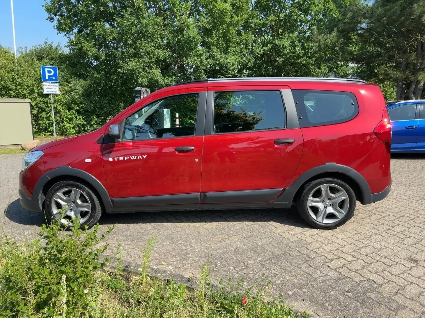 Dacia Lodgy Stepway TCe 130 *7-Sitzer* Rot - 2