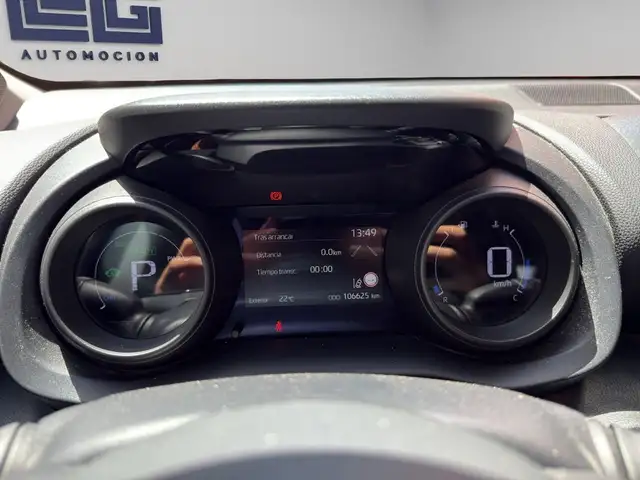 Toyota Yaris view 12