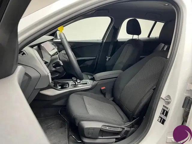 BMW 1 Series view 8