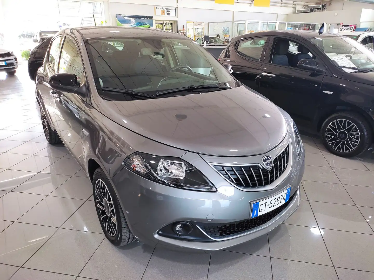 Lancia Ypsilon 1.0 FireFly 5 porte S&S Hybrid Platino Grigio - 2