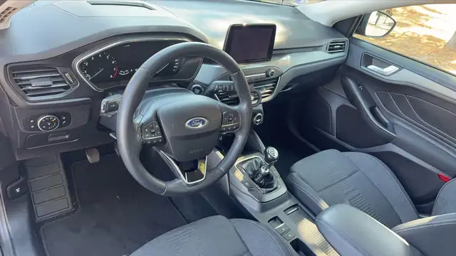 Ford Focus view 8