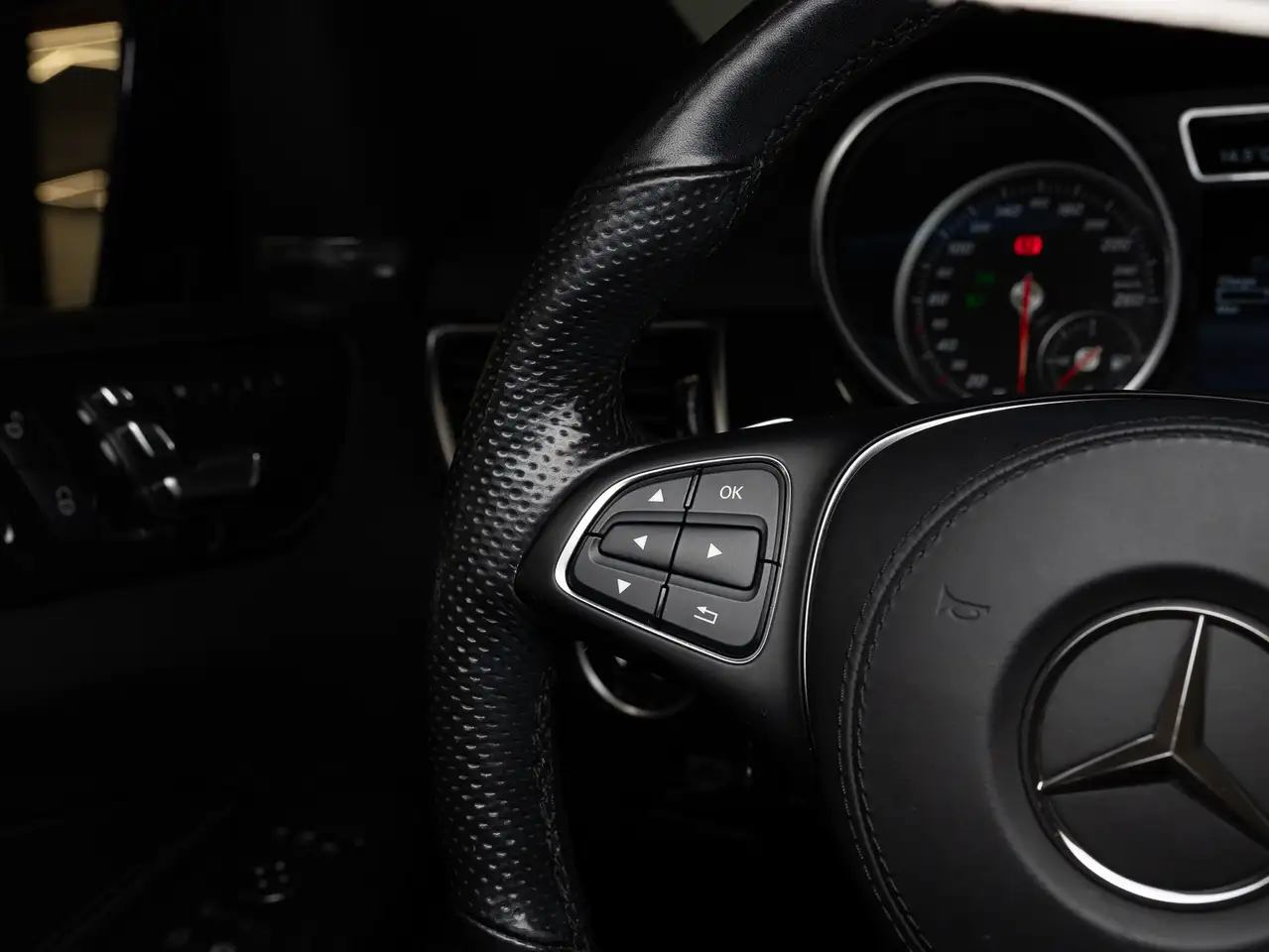 Mercedes-Benz GLS снимка Mercedes-Benz GLS