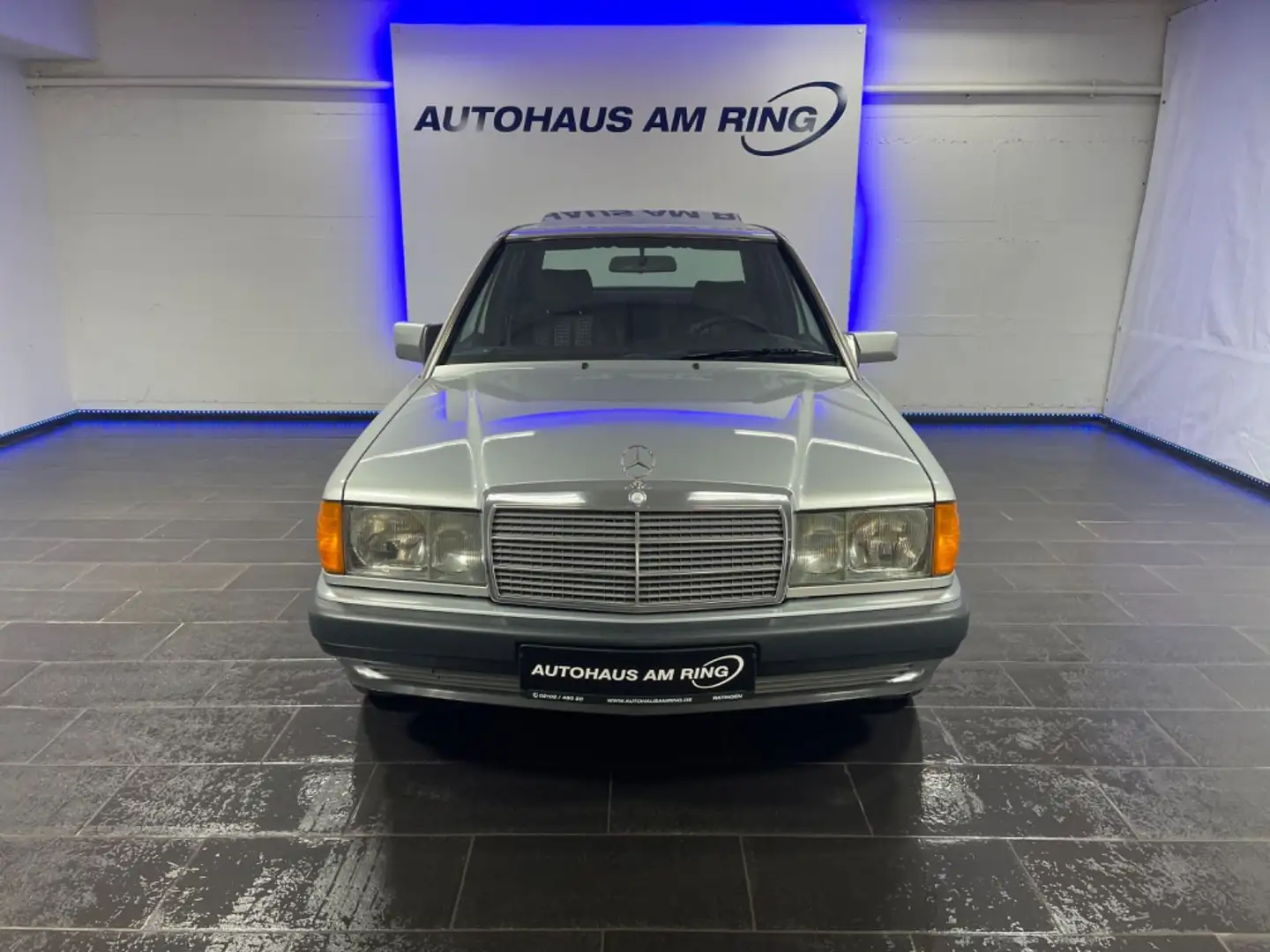 Mercedes-Benz 190 E 2.0/2.5 Aut. VÄTH SCHIEBEDACH EL.SITZ NAVI Silber - 1