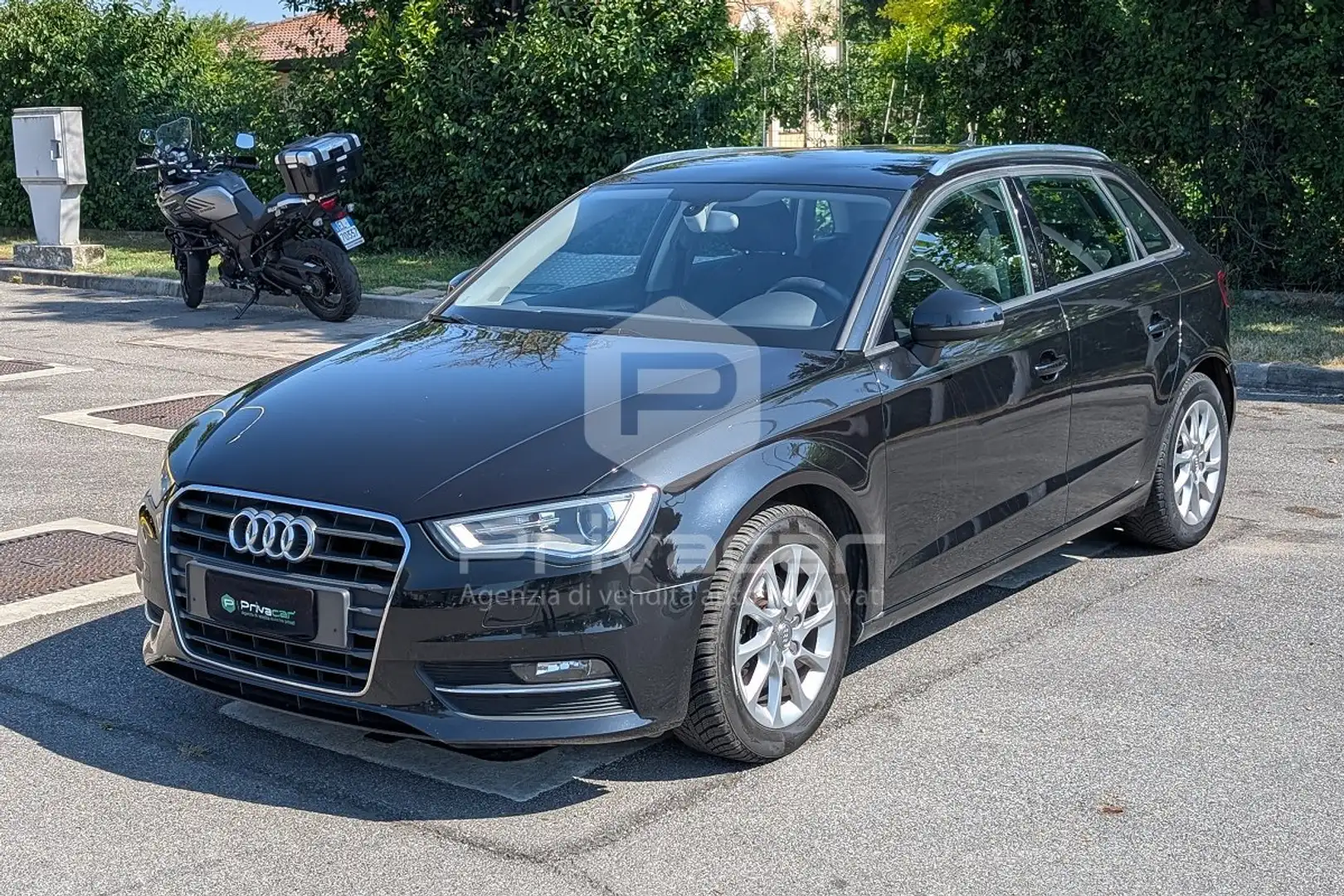 Audi A3 A3 SPB 1.6 TDI Ambiente Zwart - 1