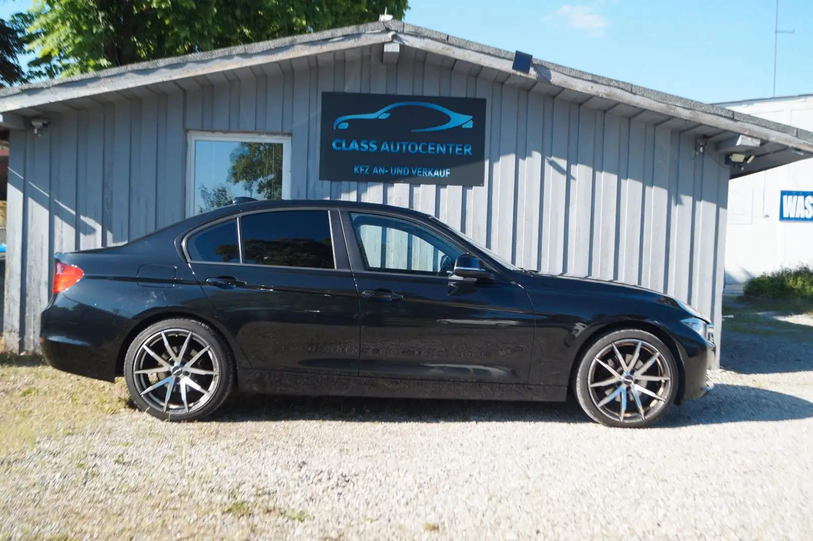 BMW 320 d Lim.|Aut.|3.Hand|Bi-Xenon|Navi Schwarz - 2