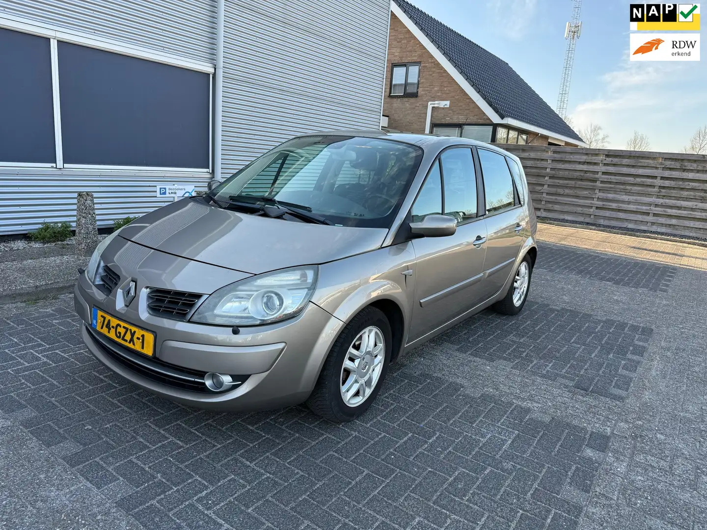 Renault Scenic 2.0-16V Tech Line NAV.+ Clima Bj:2008 NAP! Beige - 1