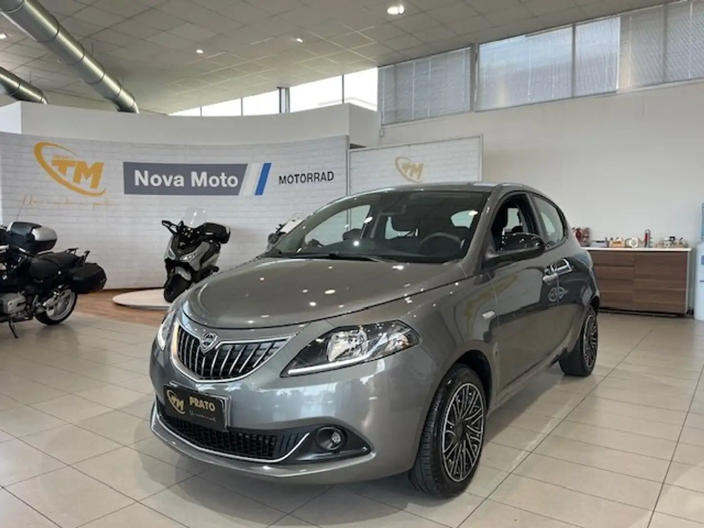 Lancia Ypsilon 1.0 firefly hybrid Silver Gris - 1
