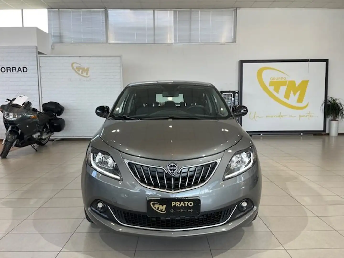 Lancia Ypsilon 1.0 firefly hybrid Silver Gris - 2