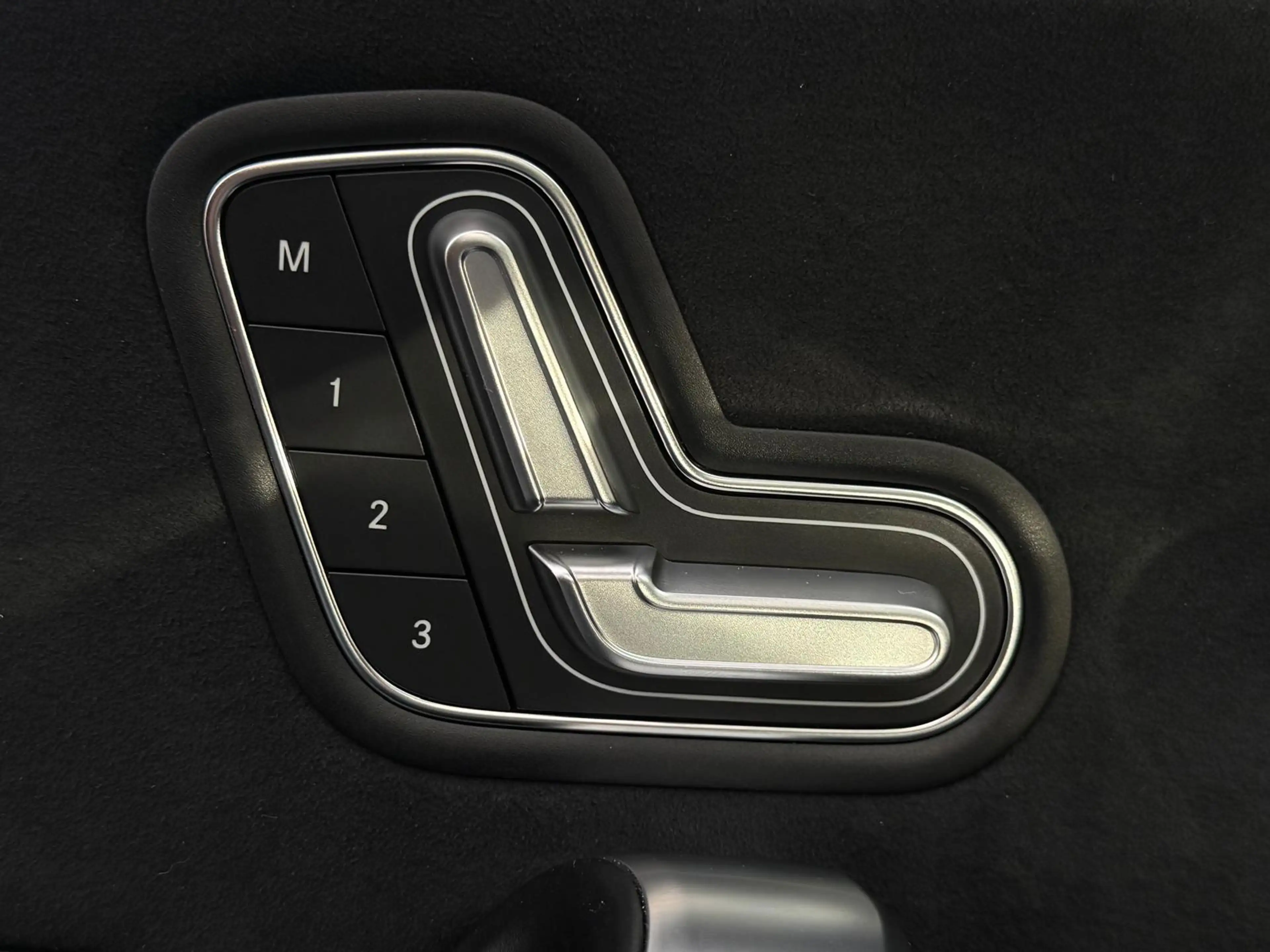 Mercedes-Benz A 200 AMG Facelift | Panorama | Head Up | Memory Seats | — photo 11
