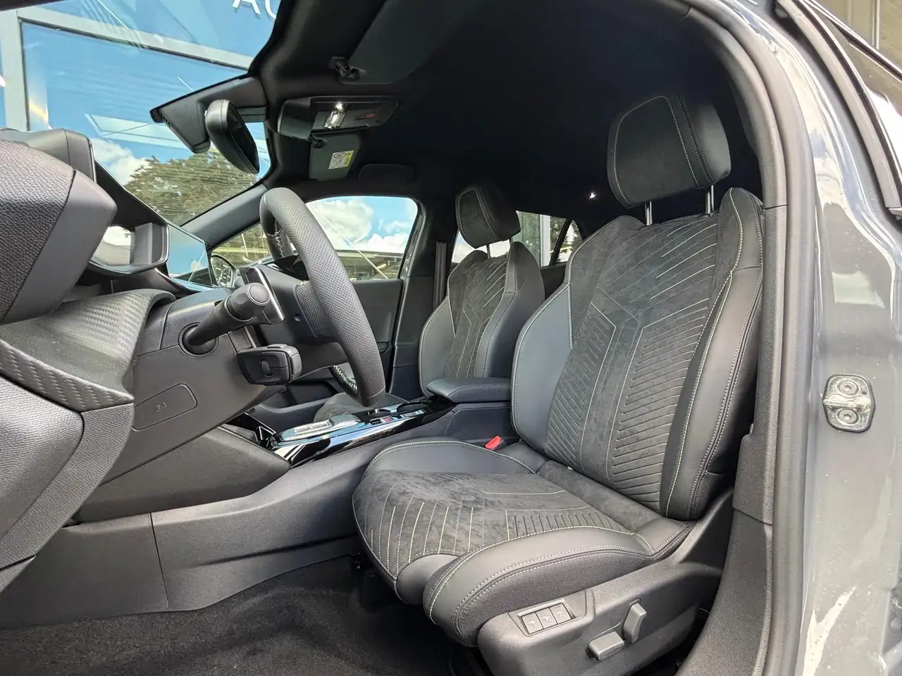 Peugeot 2008 GT 130 PT EAT Alcantara ACC Navi 360 Massage 15