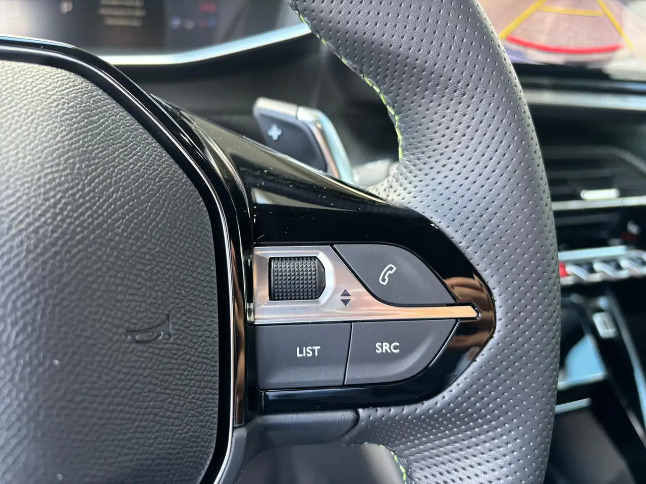 Peugeot 2008 GT 130 PT EAT Alcantara ACC Navi 360 Massage 14