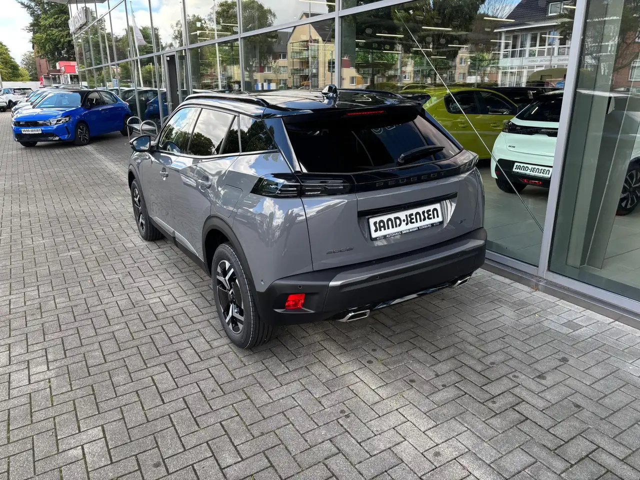 Peugeot 2008 GT 130 PT EAT Alcantara ACC Navi 360 Massage 4
