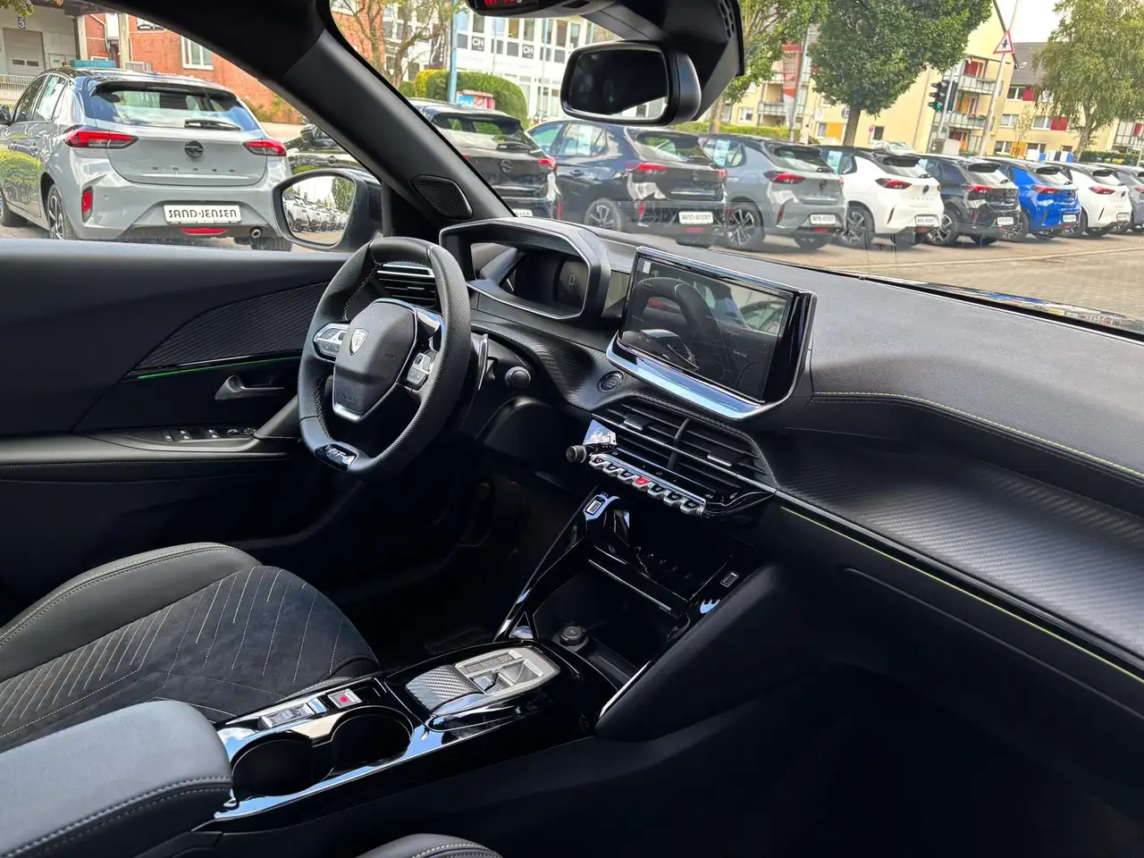 Peugeot 2008 GT 130 PT EAT Alcantara ACC Navi 360 Massage 6