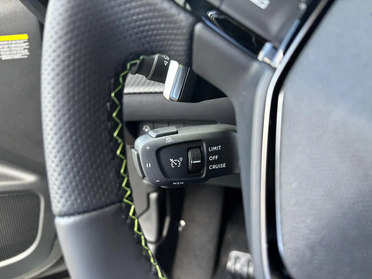 Peugeot 2008 GT 130 PT EAT Alcantara ACC Navi 360 Massage 20