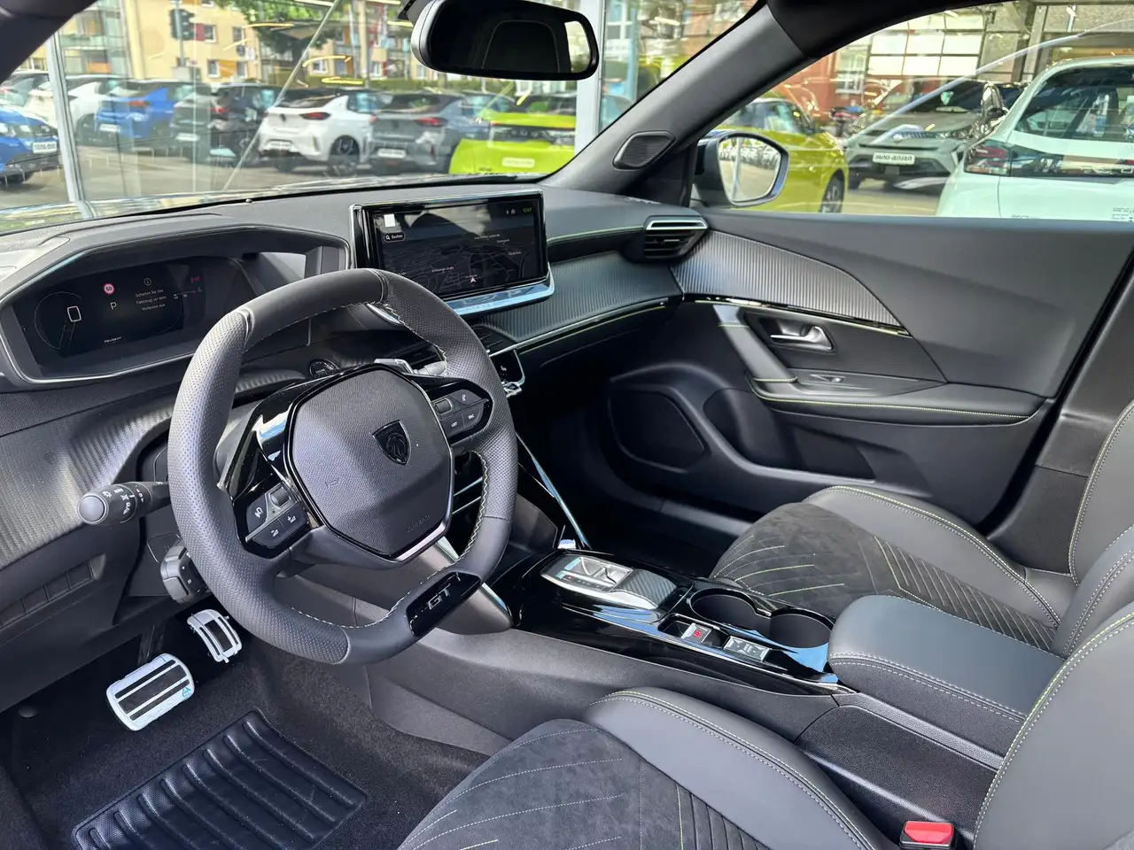 Peugeot 2008 GT 130 PT EAT Alcantara ACC Navi 360 Massage 7