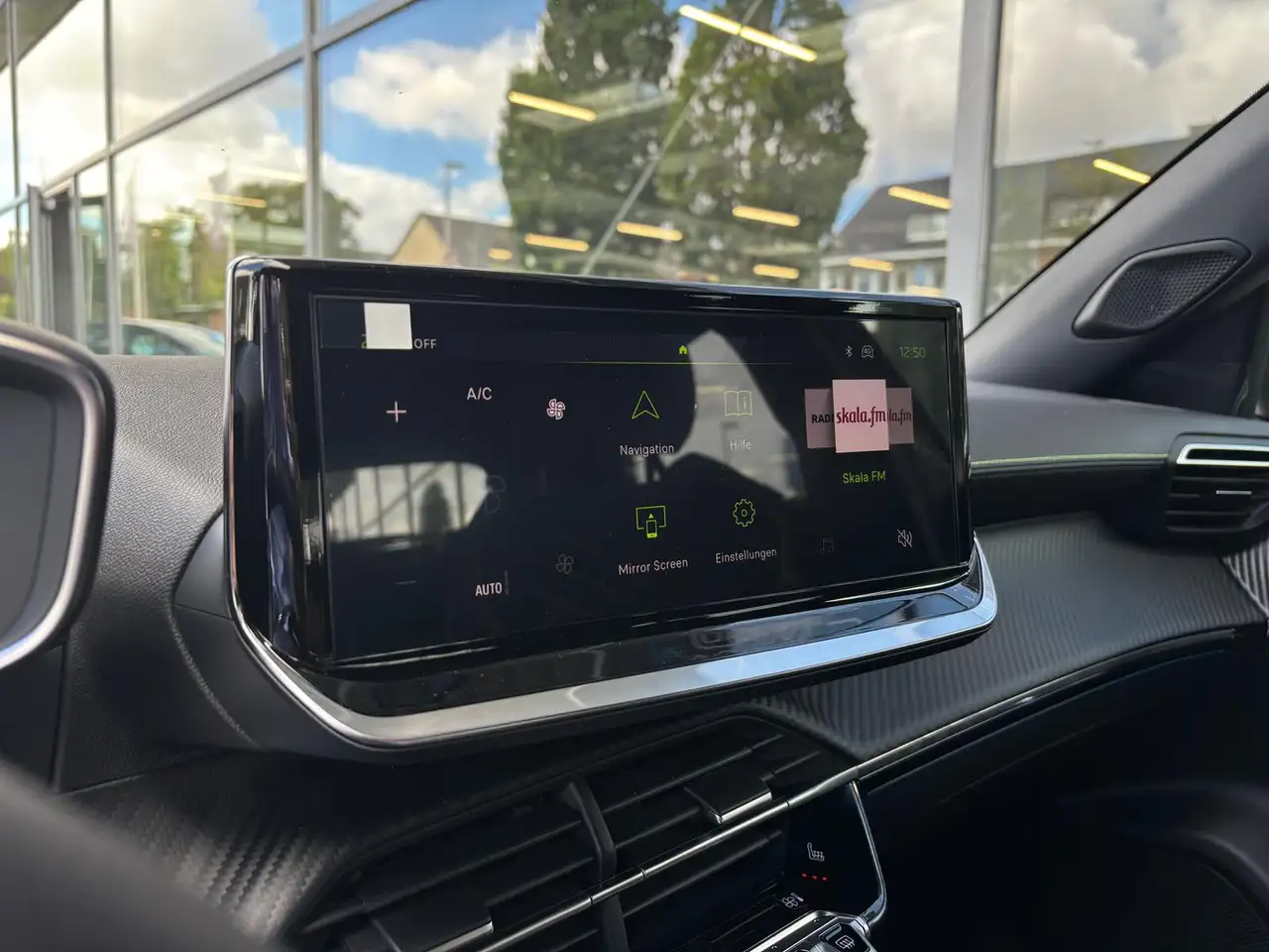 Peugeot 2008 GT 130 PT EAT Alcantara ACC Navi 360 Massage 23