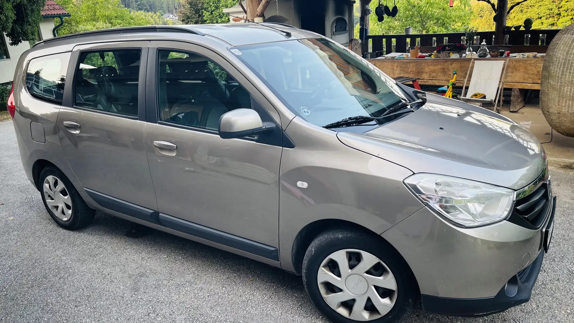 Dacia Lodgy Lauréate dCi 110 Beige - 1