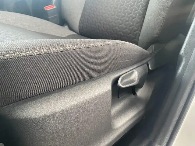 Toyota Yaris view 25