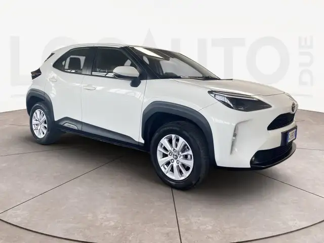Toyota Yaris view 3