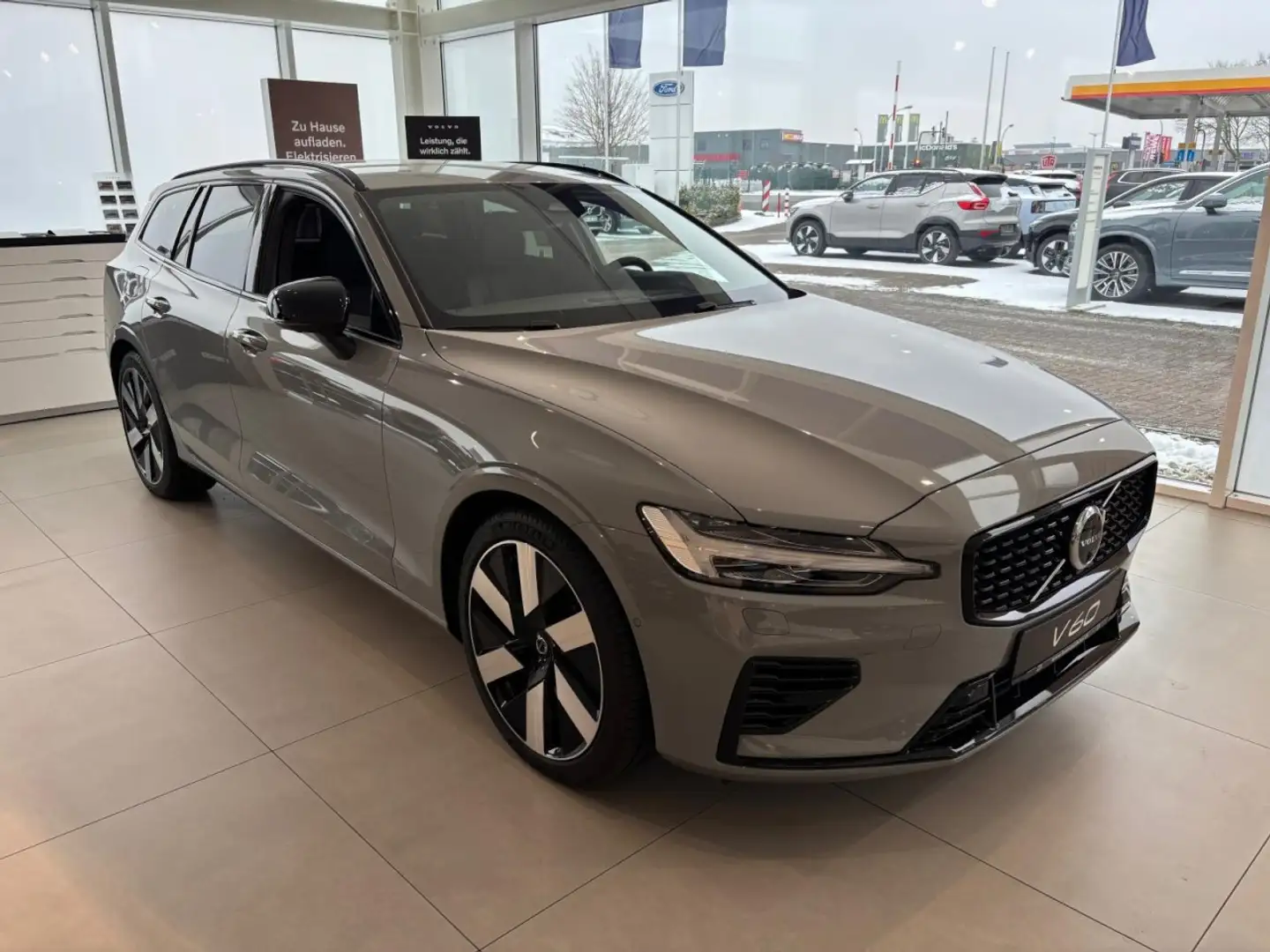 Volvo V60 T6 Twin Engine AWD Plus Dark Plug-In (E6d) Klima Grau - 2
