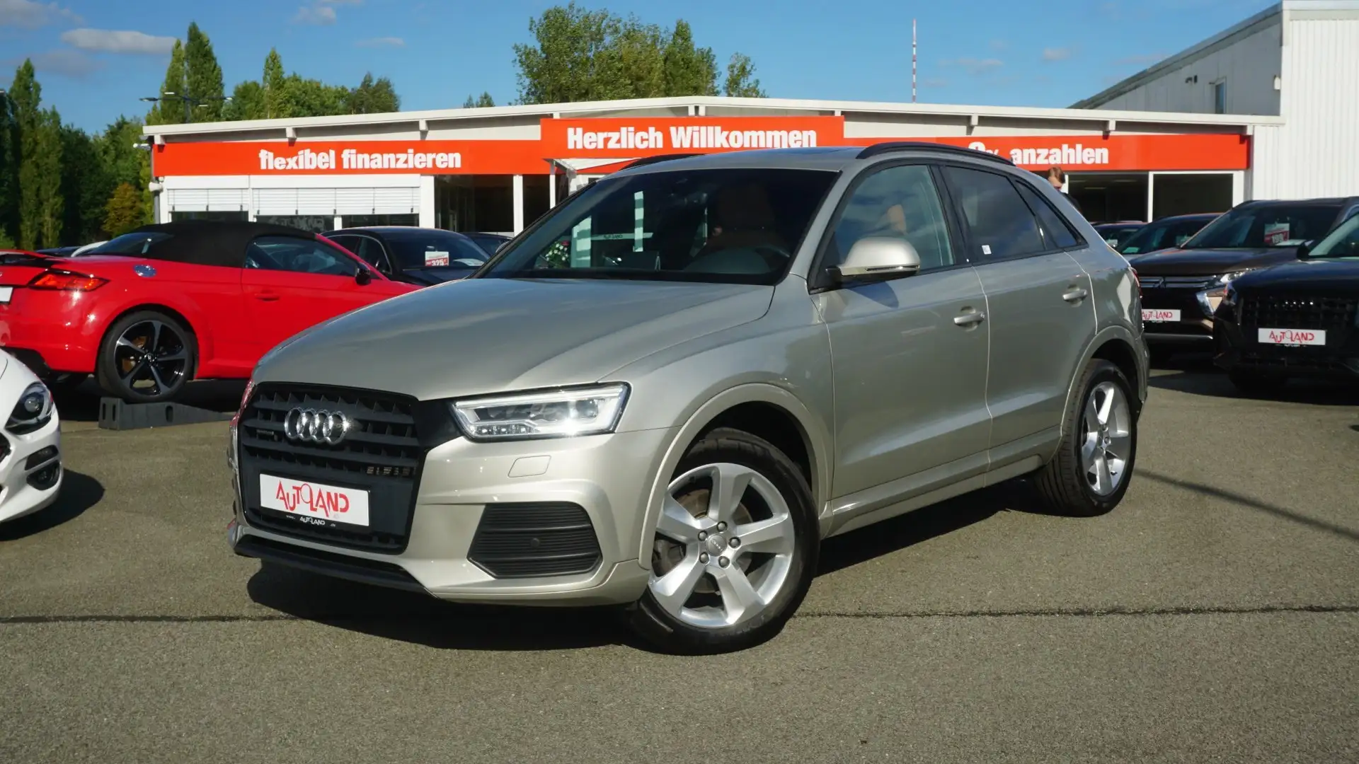 Audi Q3 2.0 TFSI quattro design LED Navi Pano Kamera Silber - 2