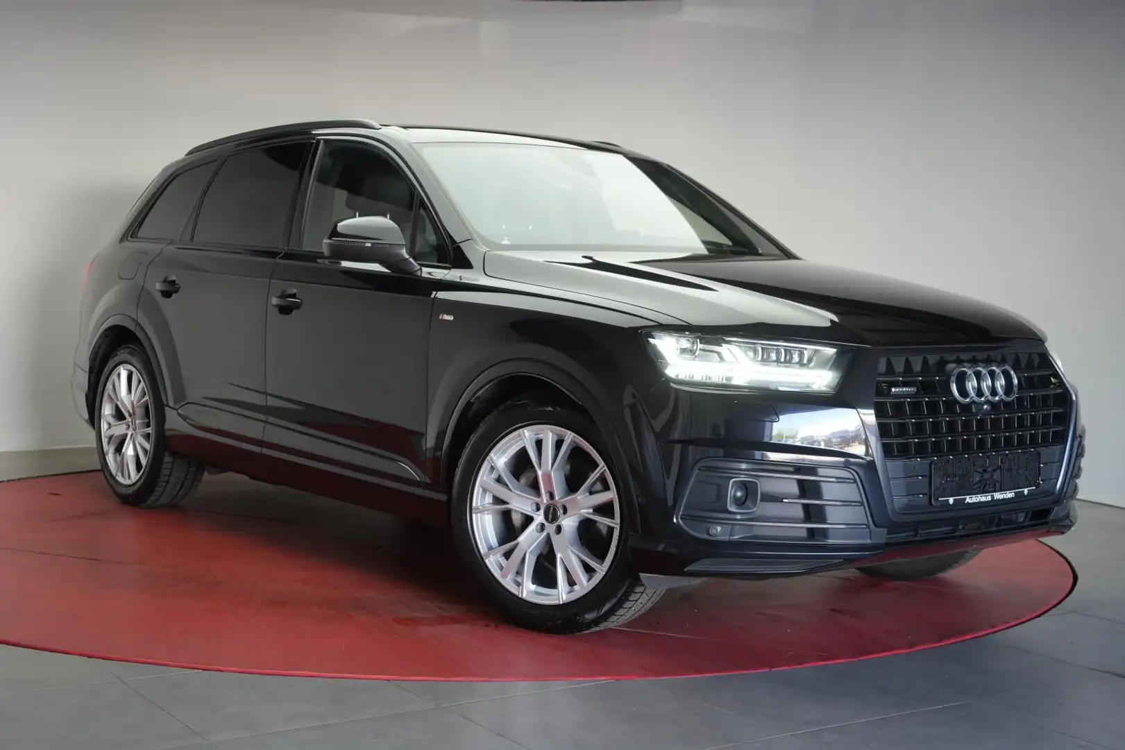 Audi Q7 3.0 TDI quattro tiptronic S line Navi/ACC/Kam Černá - 1