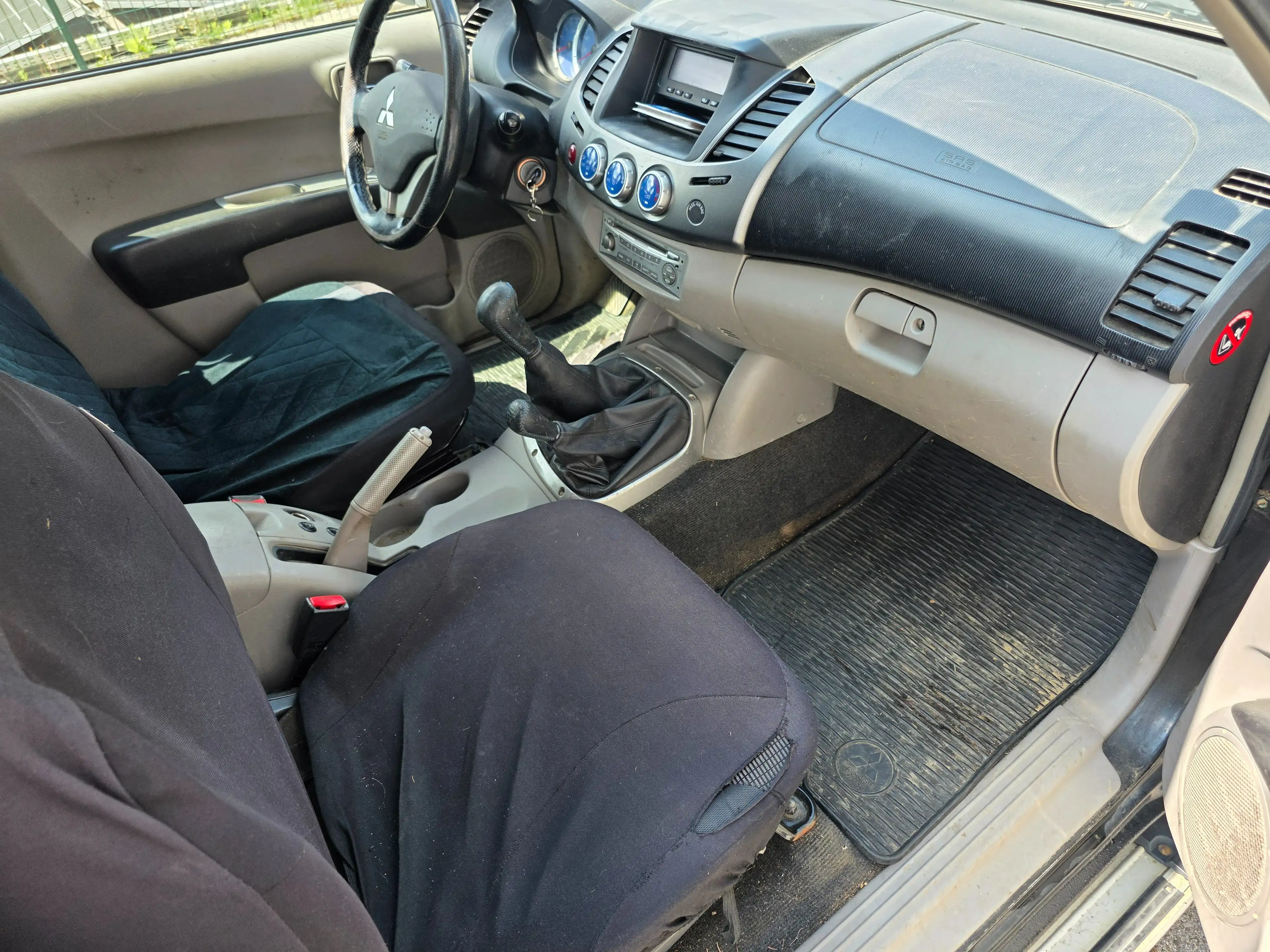 Mitsubishi L200 — photo 6