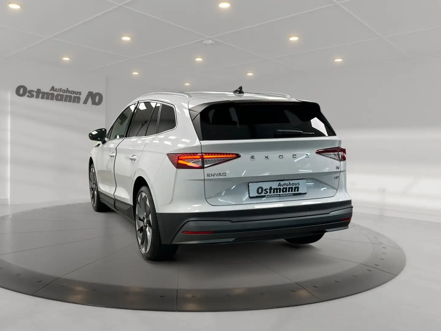 Skoda Enyaq 80 Suite 4xSHZ ACC AHK Navi Pano RFK LED Weiß - 2