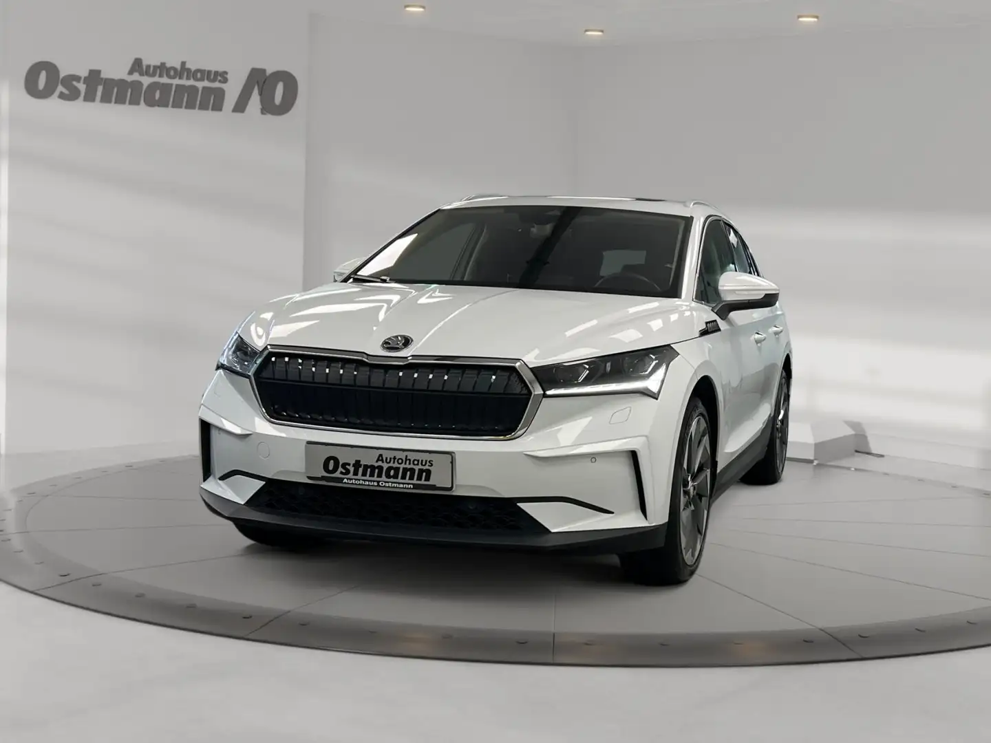 Skoda Enyaq 80 Suite 4xSHZ ACC AHK Navi Pano RFK LED Weiß - 1