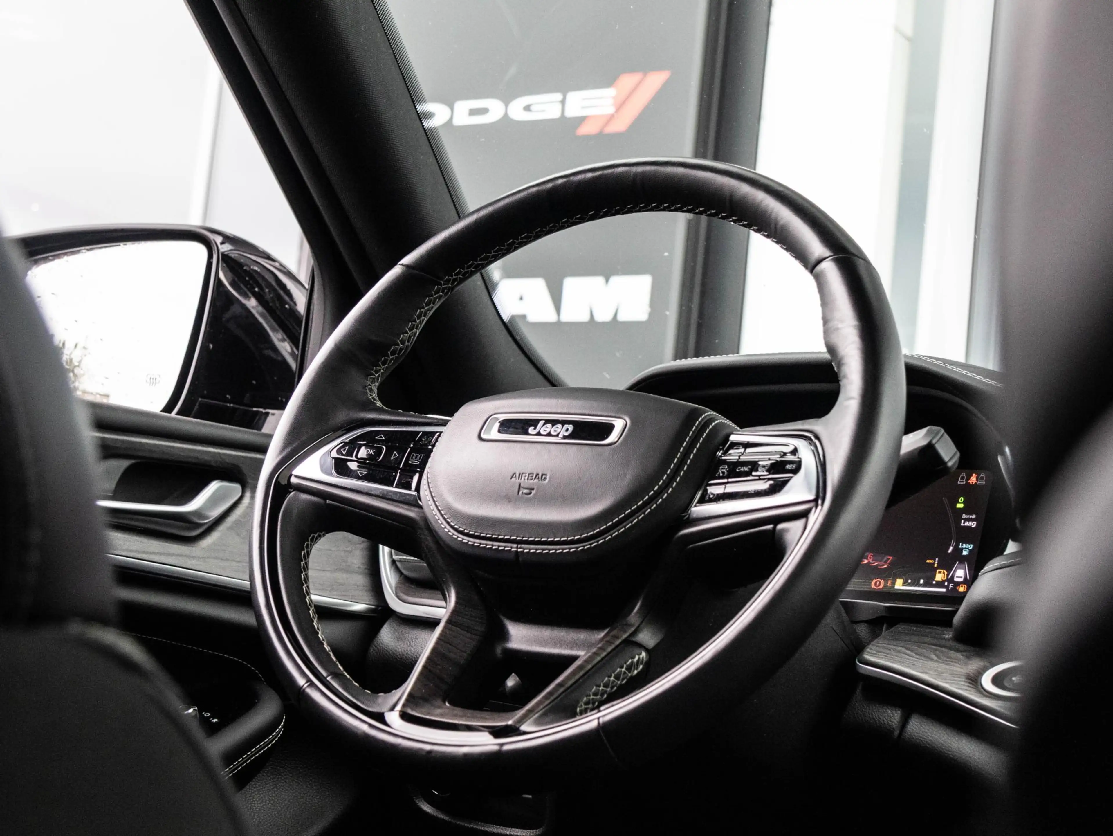 Jeep Grand Cherokee 2.0 Executive 4xe | Luchtvering | Pano-dak | Passe — photo 21