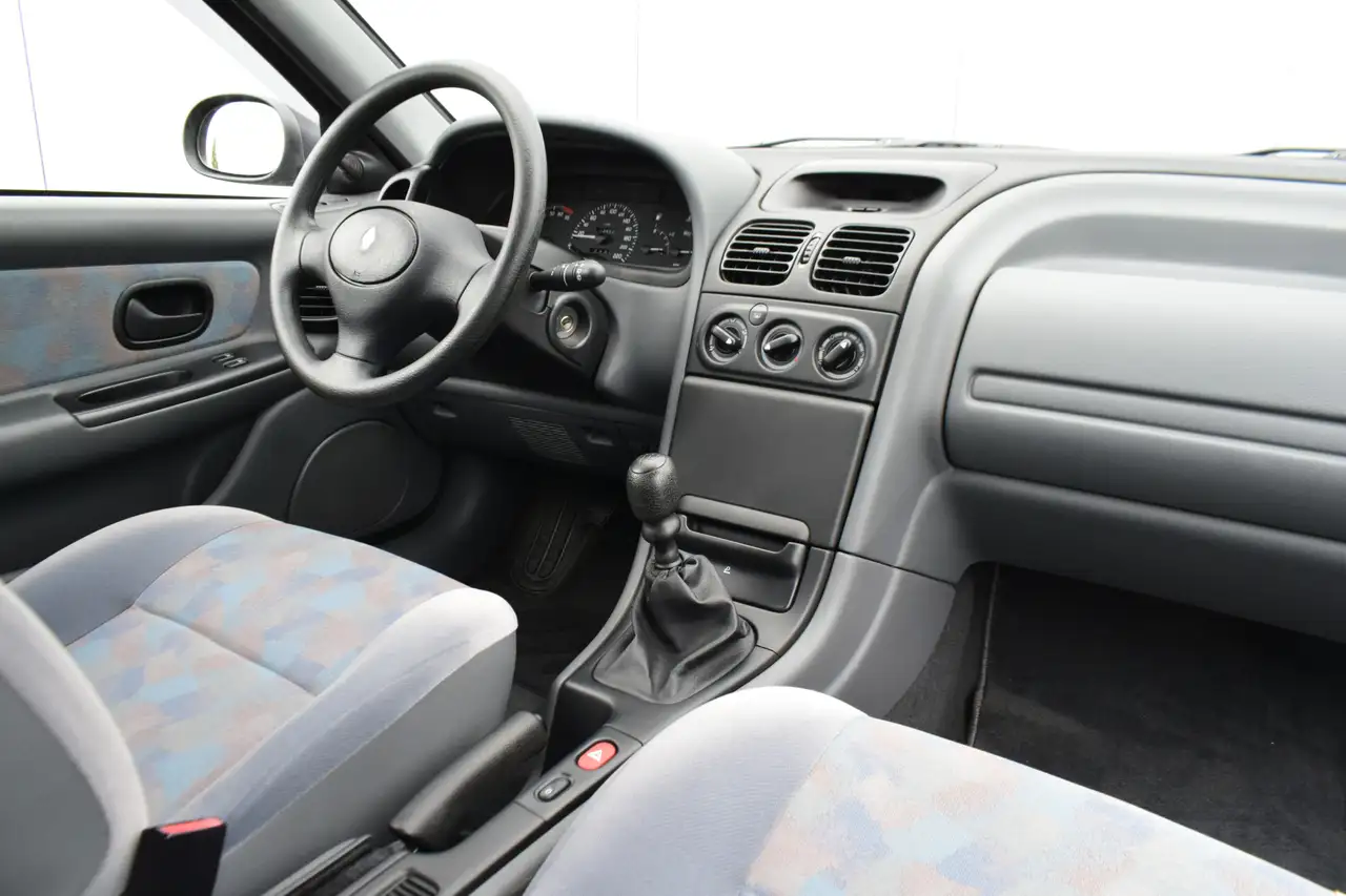 Renault Laguna 1.8 RN 25dkm!, foto 2
