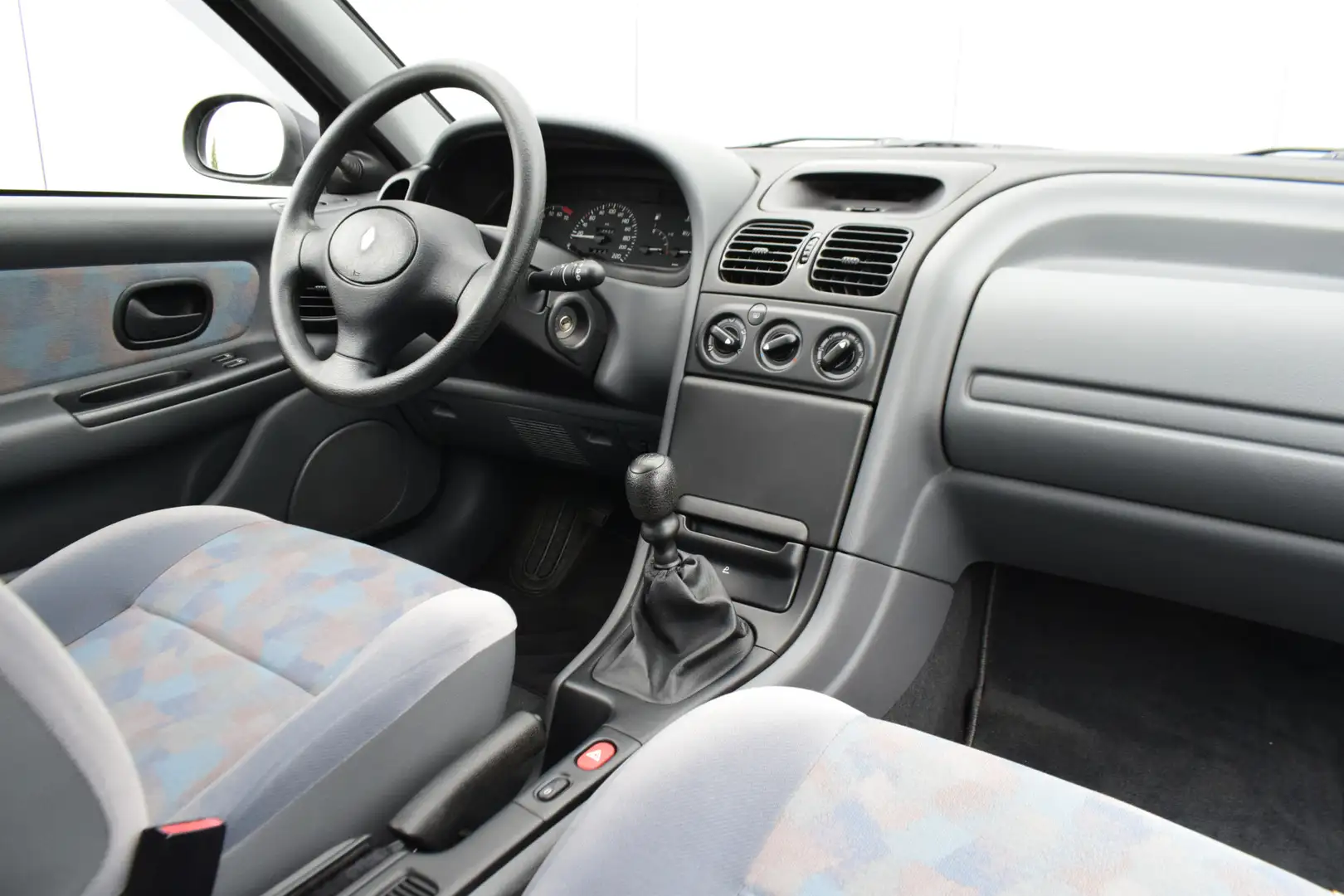 Renault Laguna 1.8 RN 25dkm! Szürke - 2