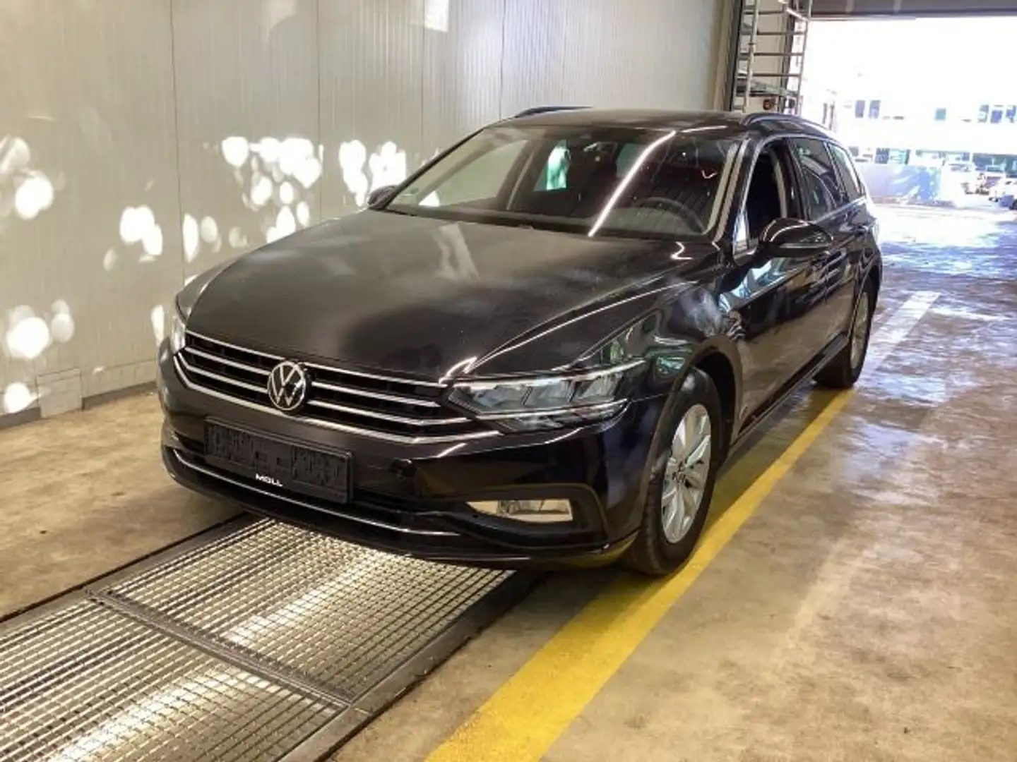 Volkswagen Passat Variant 1.5 TSI Business DSG AHK ACC Navi Schwarz - 2